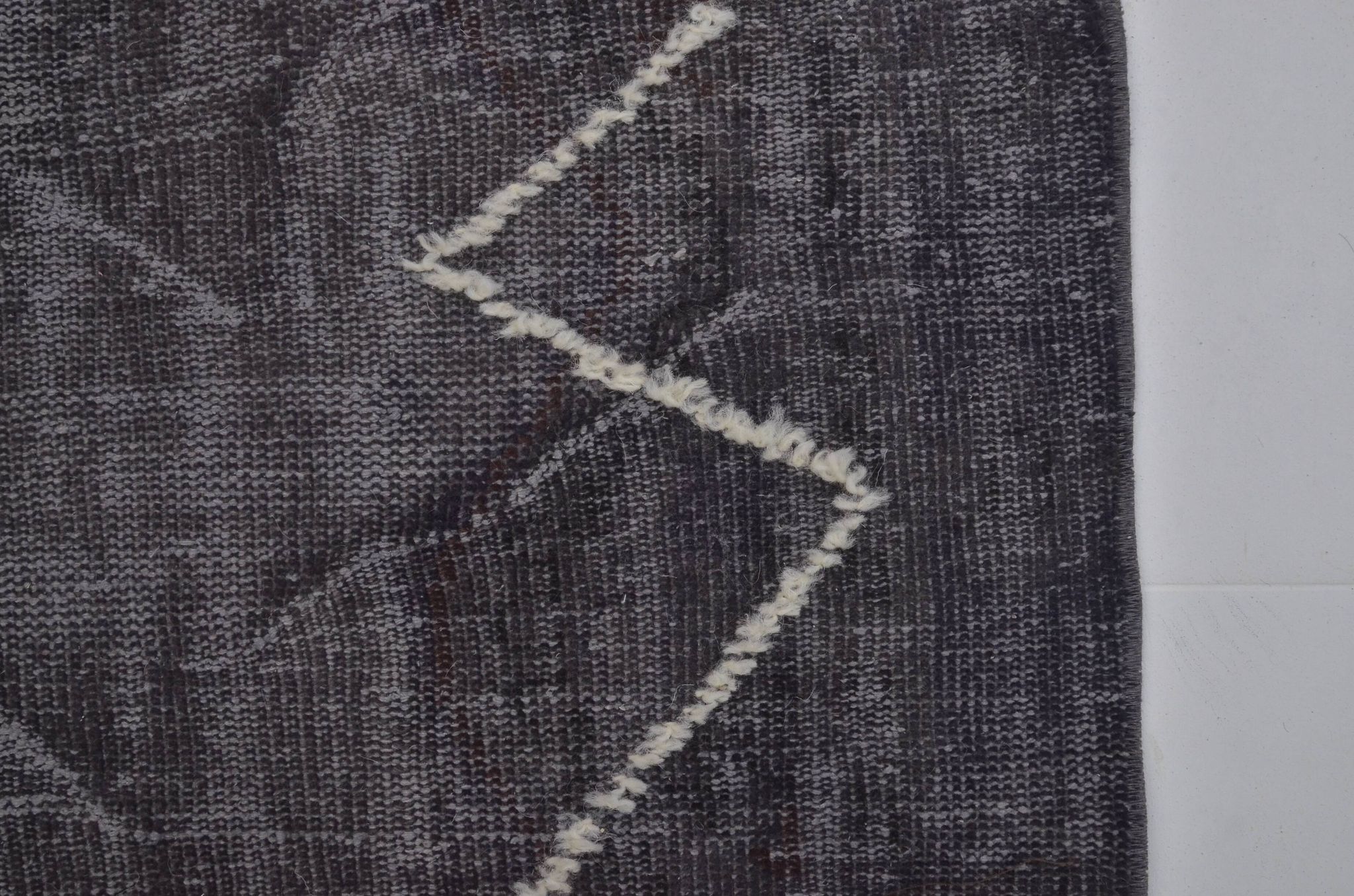 Tapis décoratif ancien en pompons sku 3826