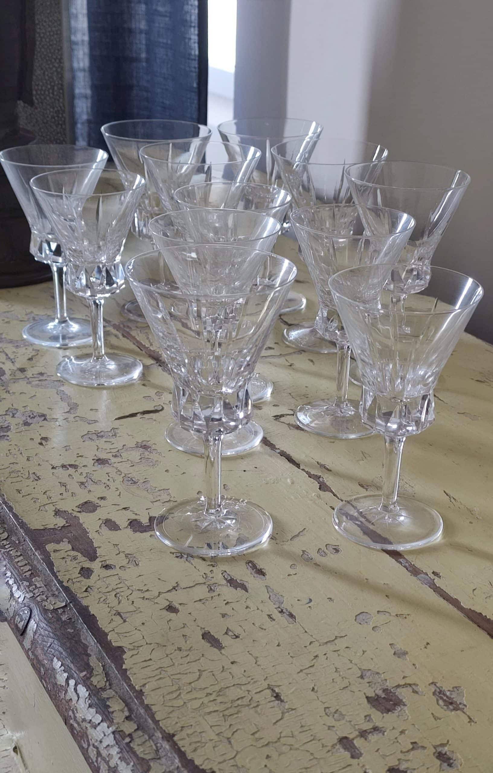 Service of 12 pieces, white and red wine, Bayel crystal.
