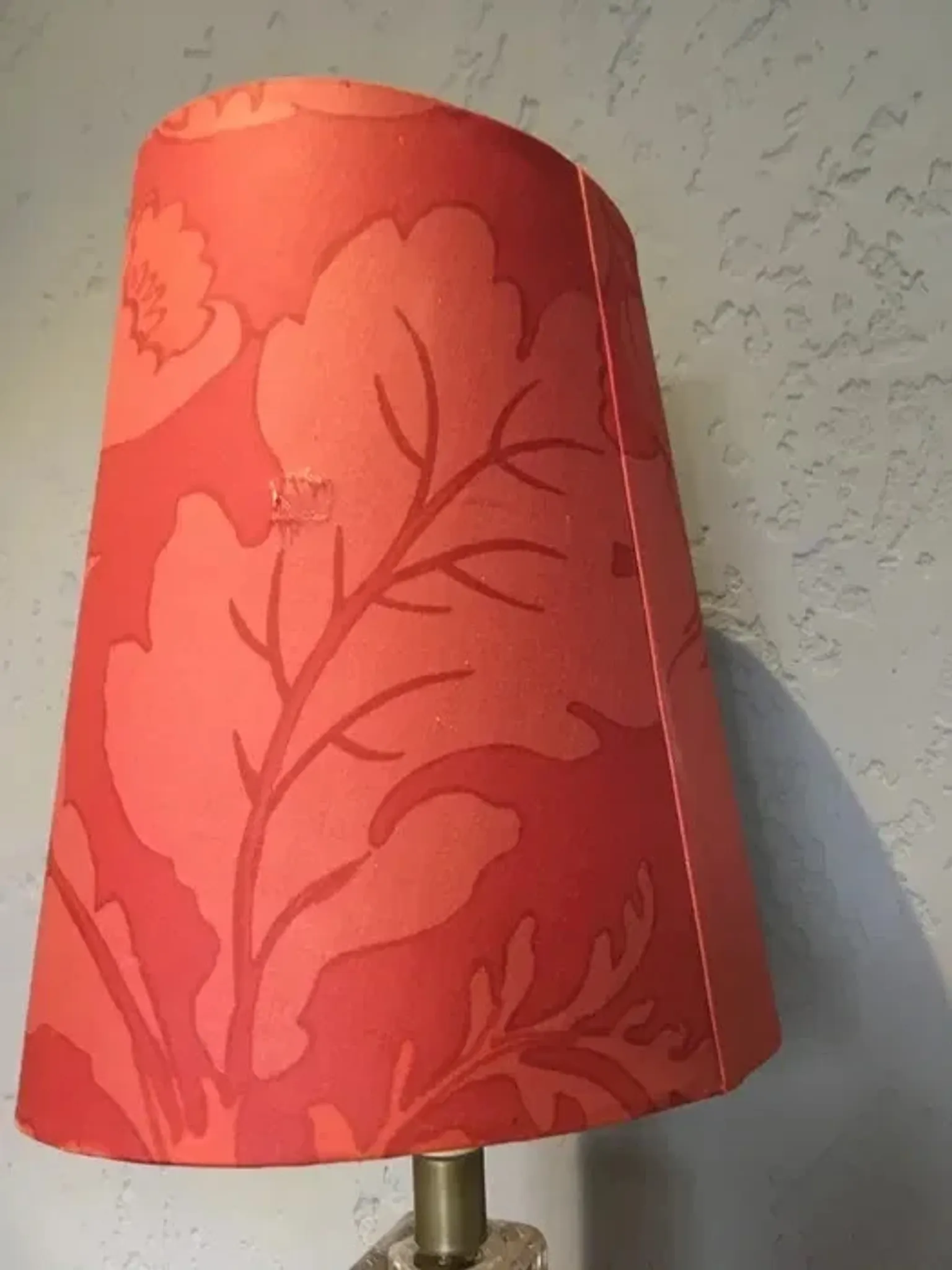 Vannes Le Châtel crystal table lamp with red fabric shade, 1970s