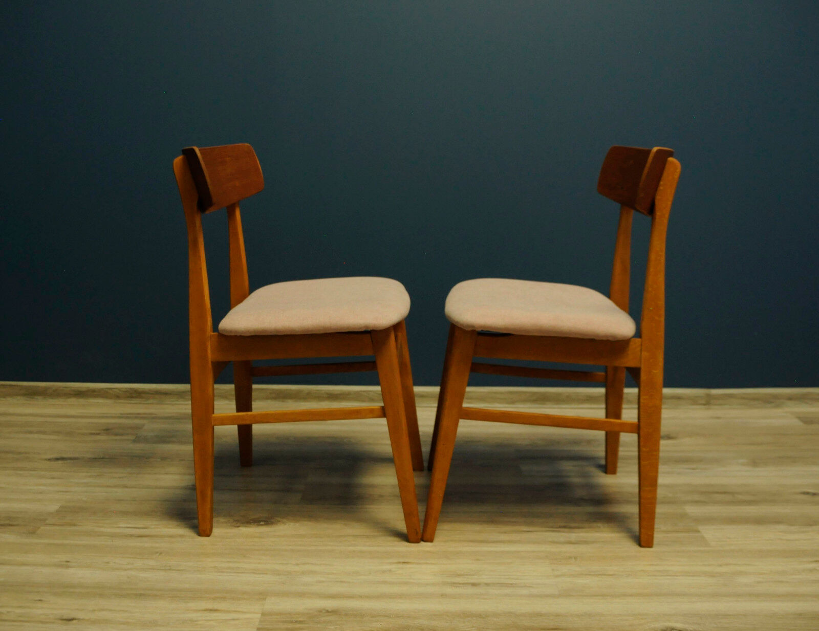 Set of 2 vintage chairs