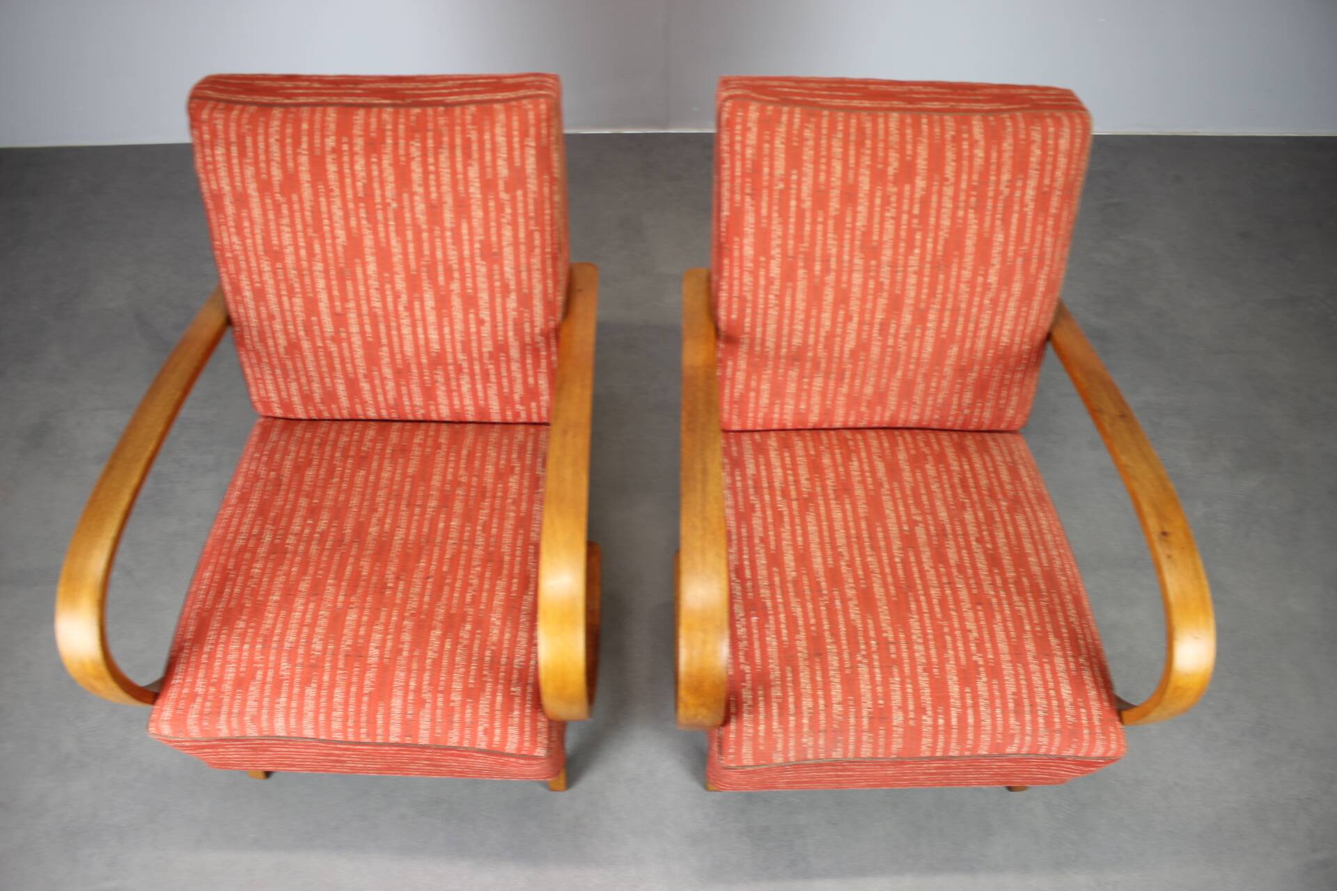 Pair of Halabala deck chairs from the 1950s, curved wooden chairs, Czech Republic.