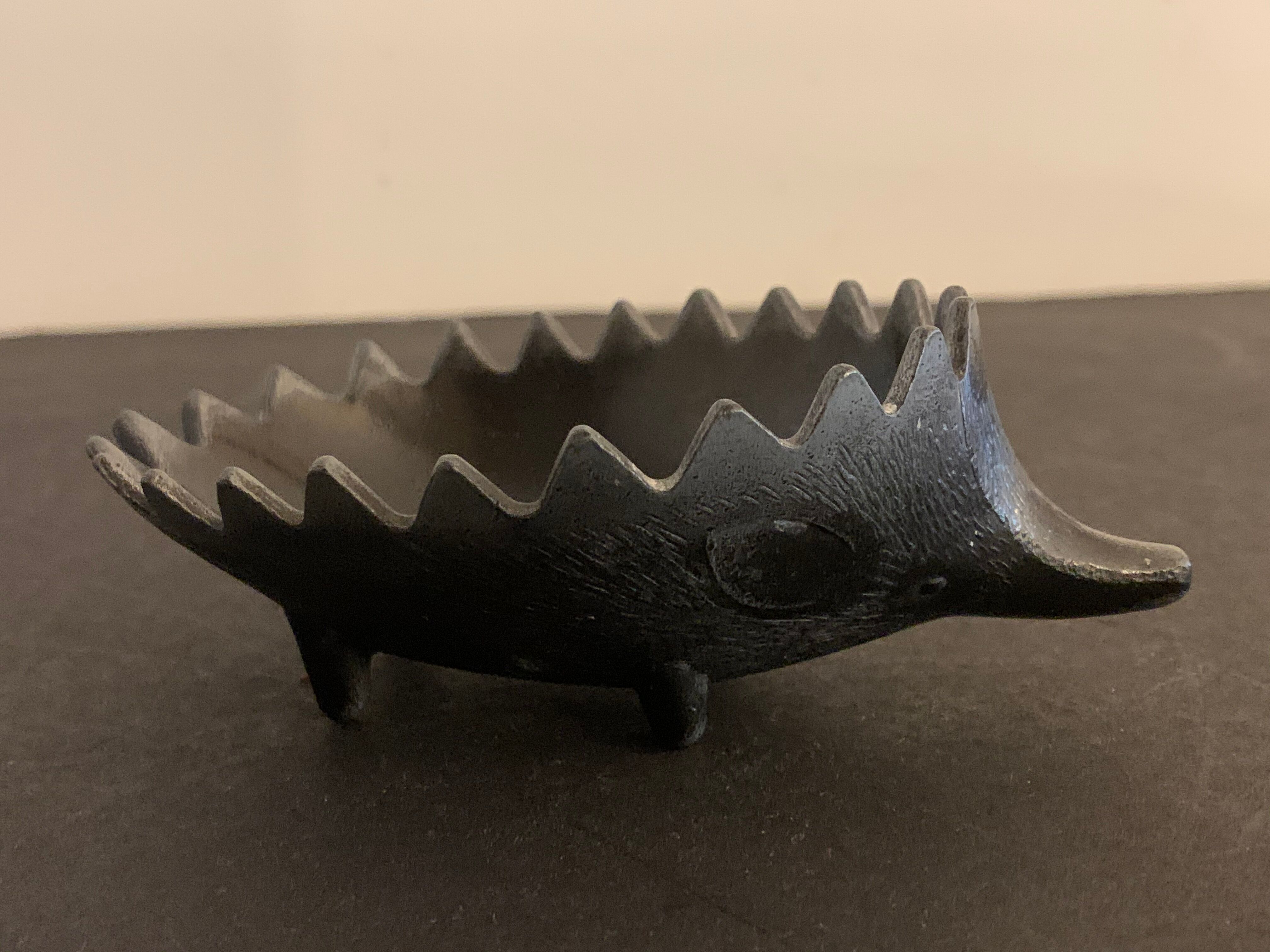 Ashtray 6 hedgehogs in bronze 1950