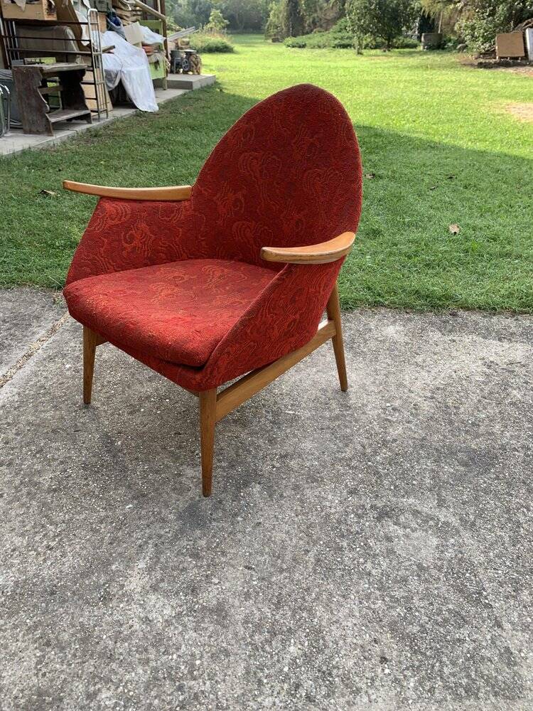 Red fabric armchair in Mid-Century Scandinavian style, high back and light wood legs (1960s)