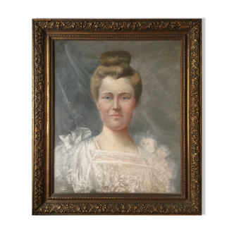 Table XIX - Family Portrait "Elegant in White Dress" - Frame