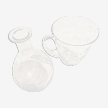 Lot d'une carafe à vin et d'un pichet à eau en verre