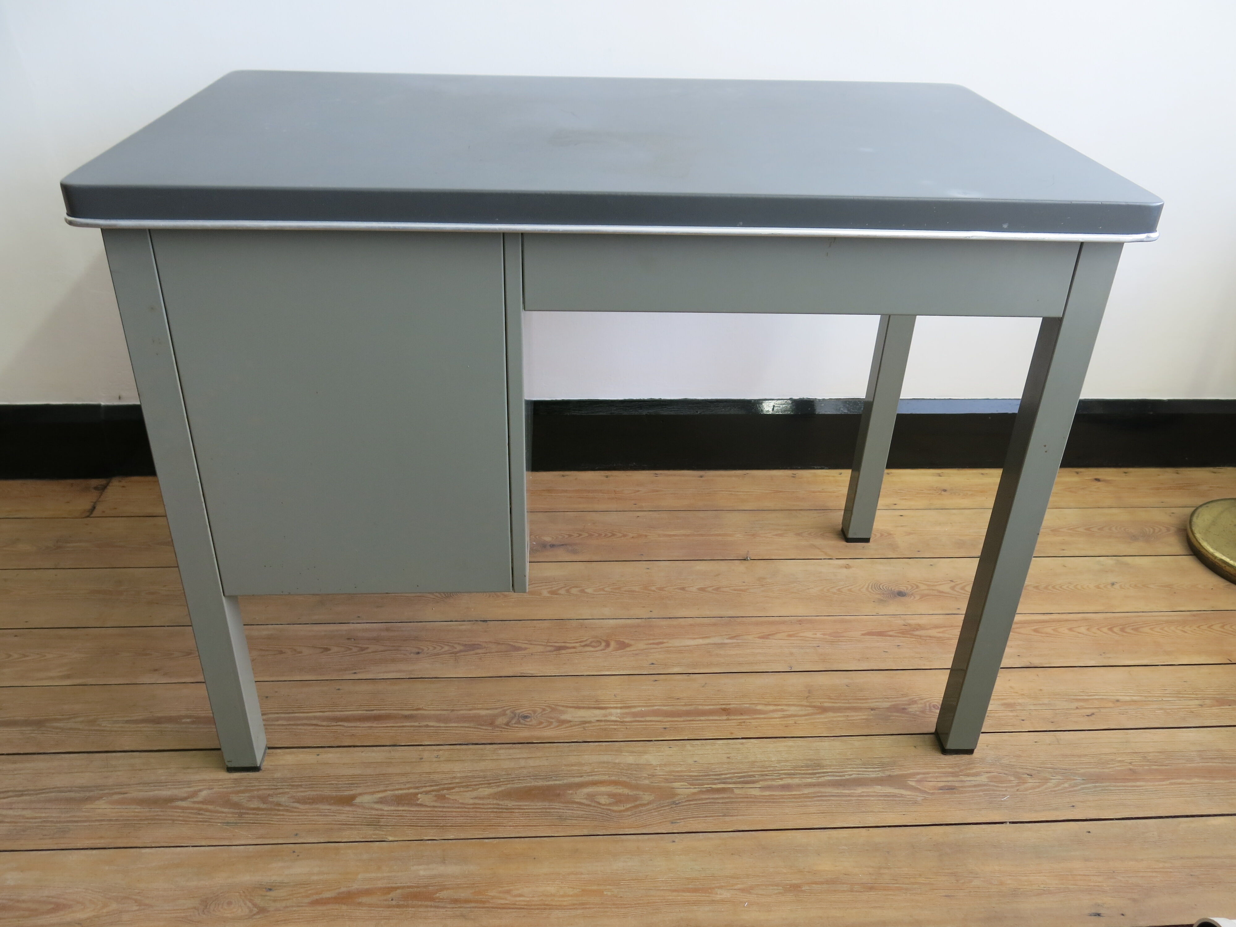 Metal industrial tiny desk