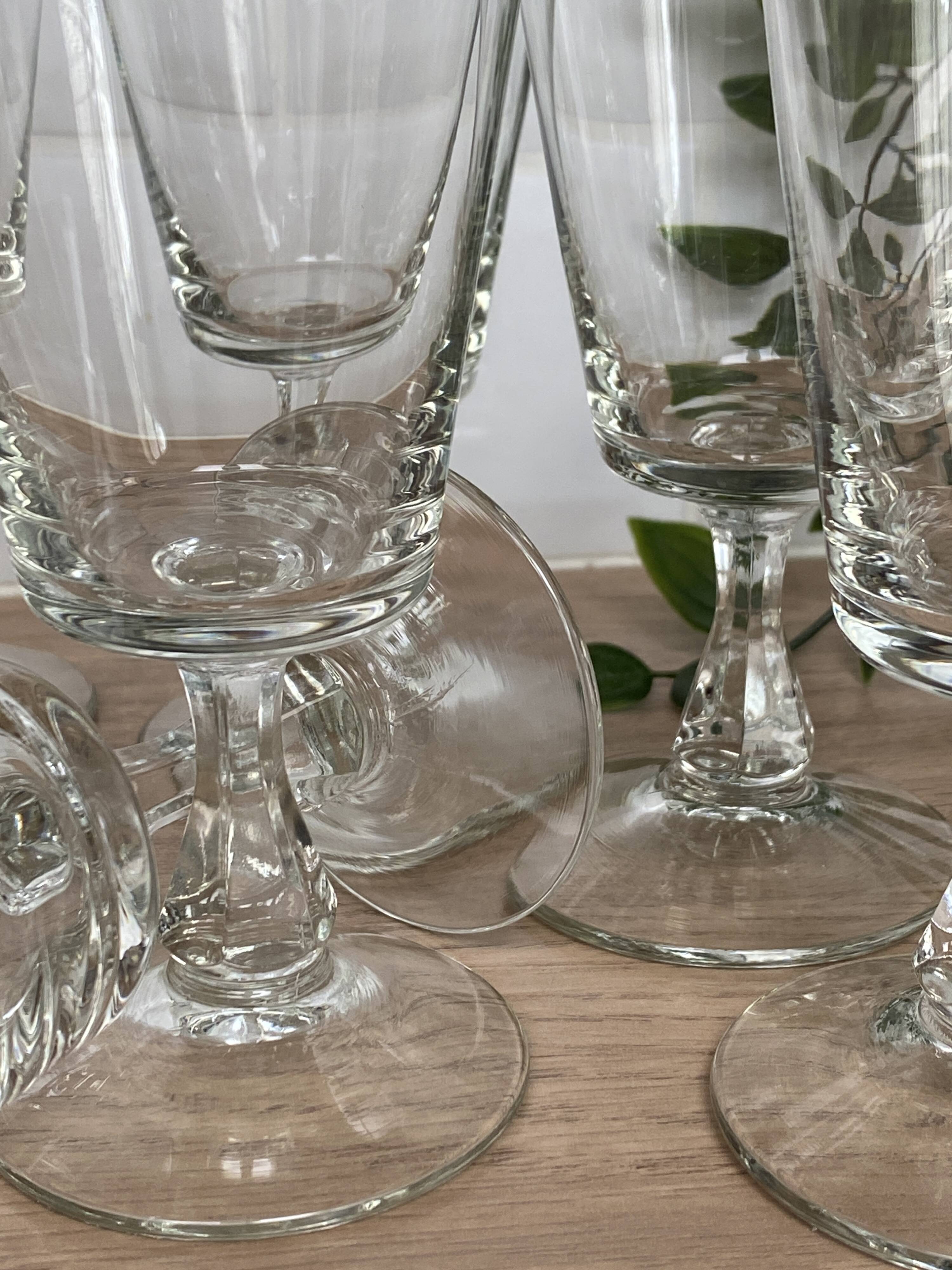 Set of 9 white wine glasses