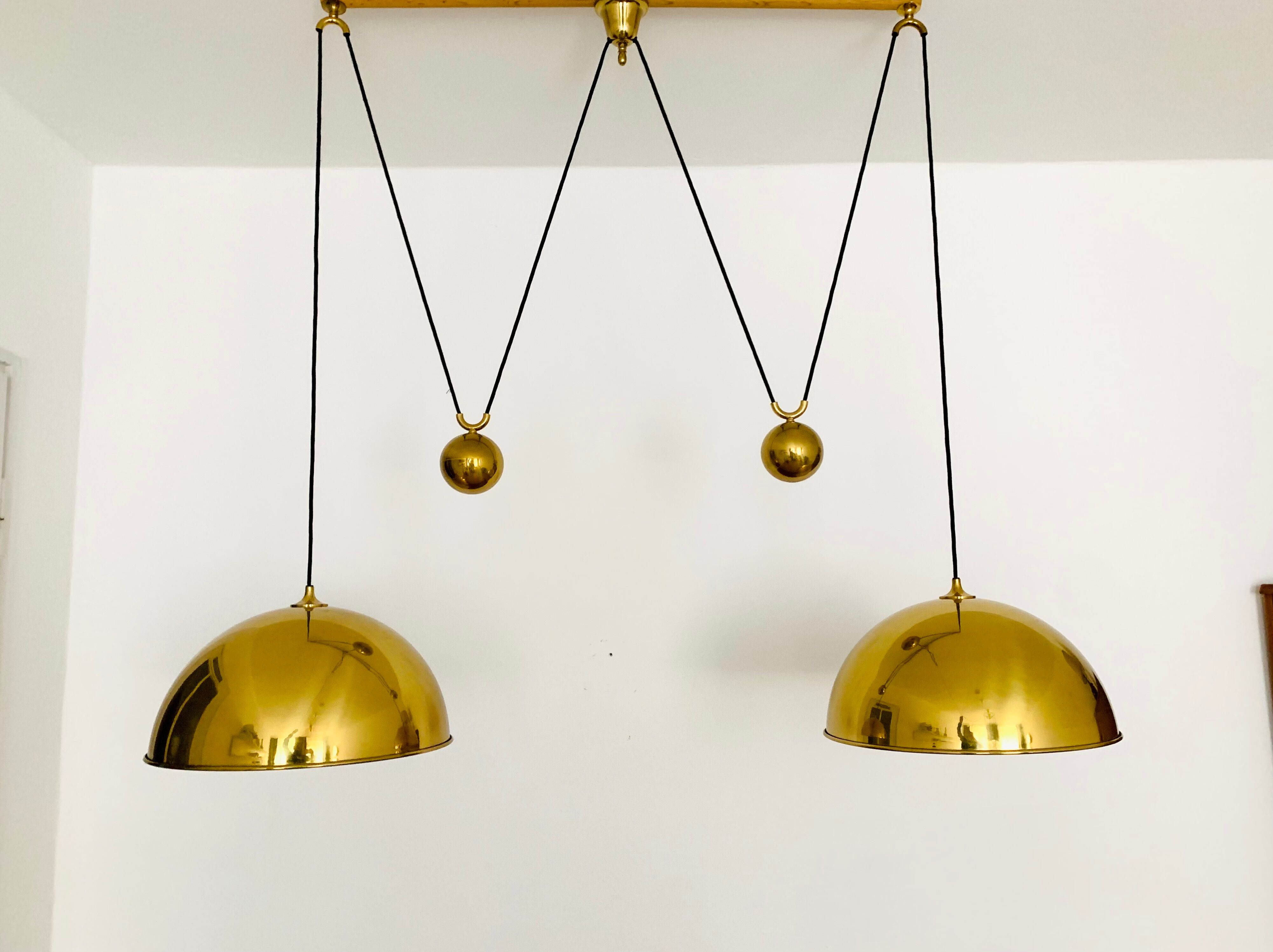 Lampe suspendue en laiton Posa44 double réglable par Florian Schulz
