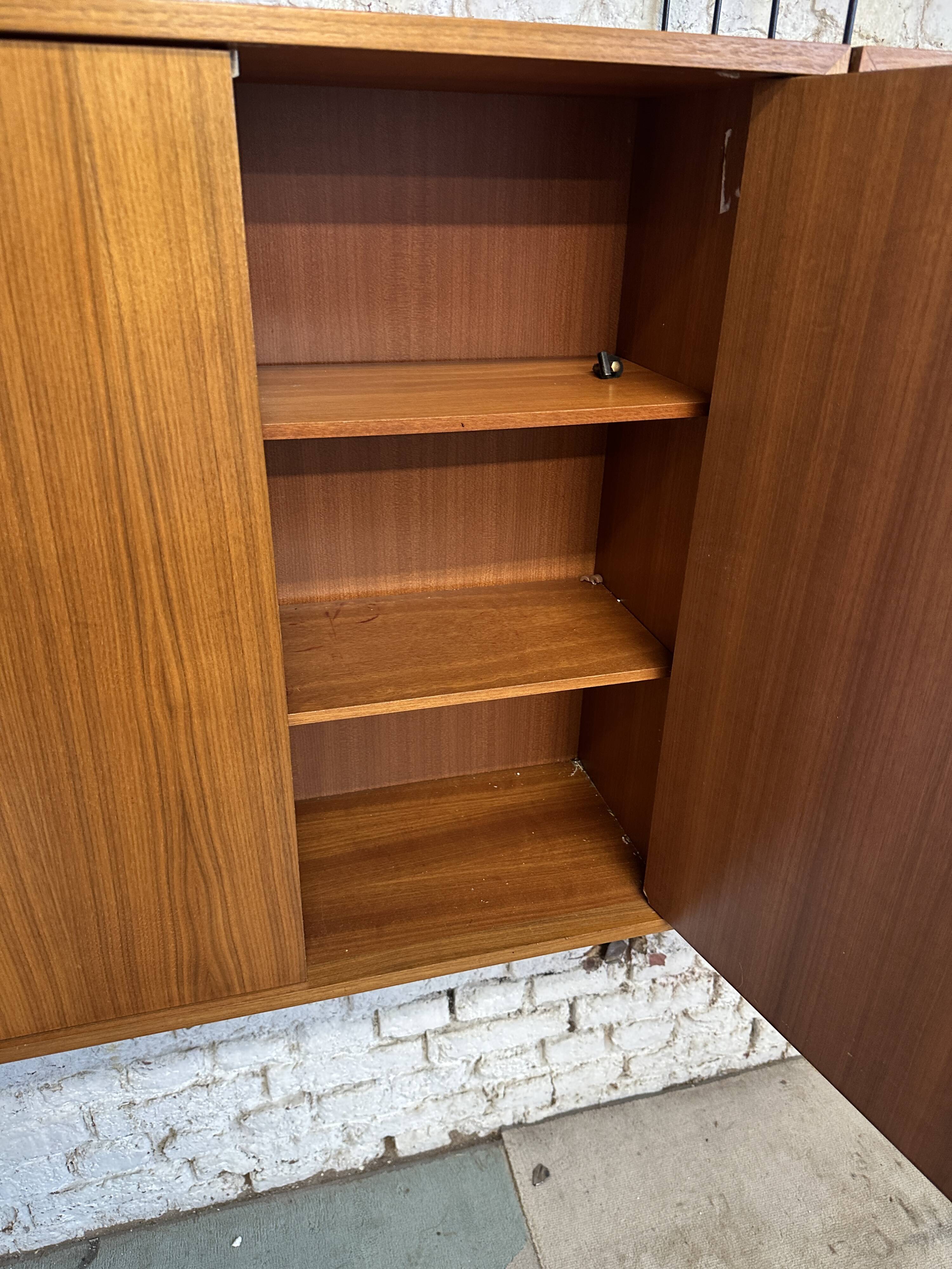 Bibliotheque vintage WHB 1960