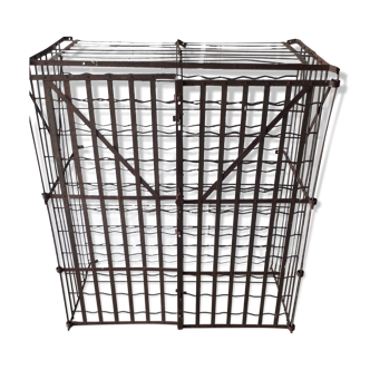 wine cellar, wine cage, secure cellar.