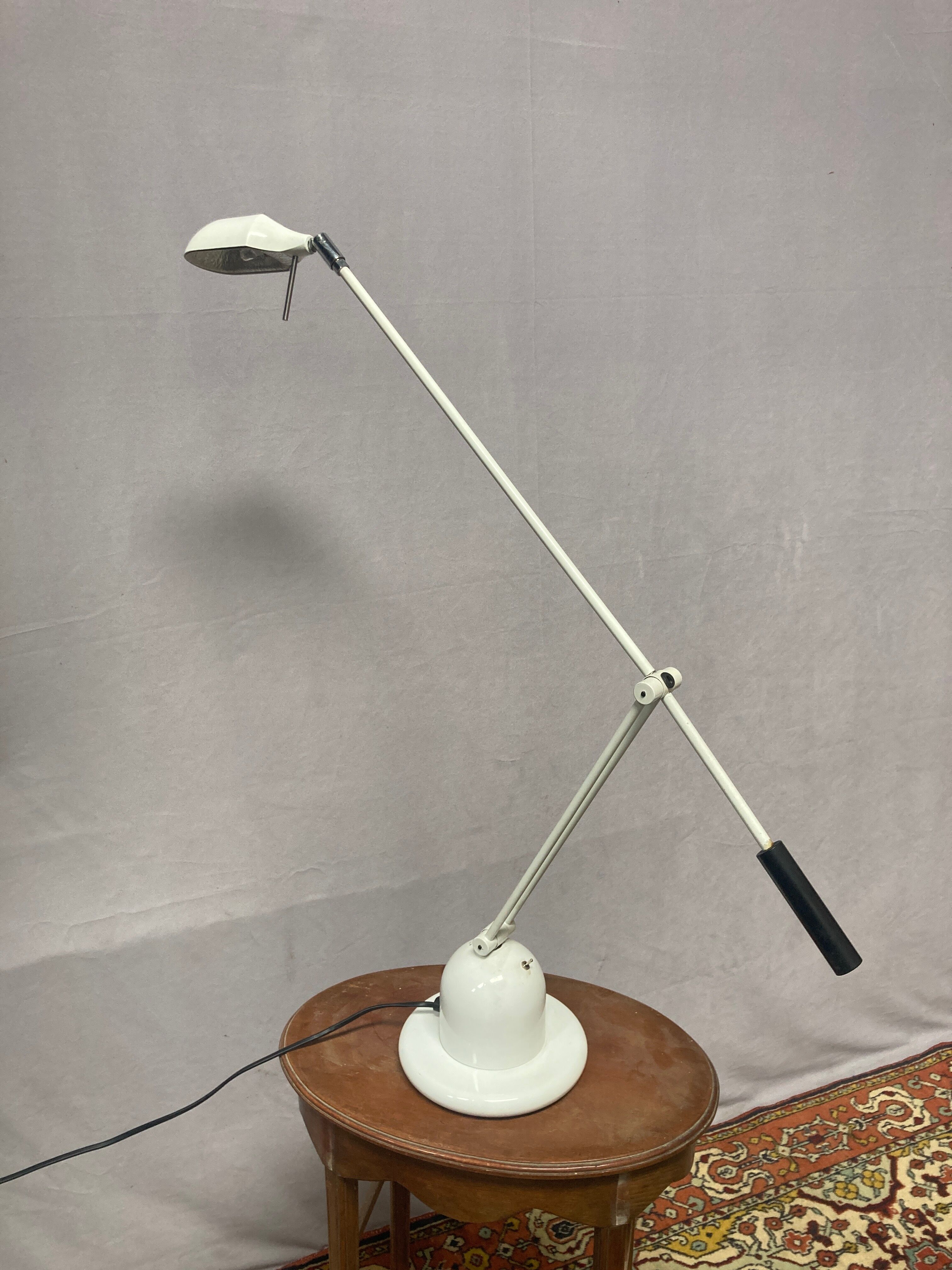 Halogen desk lamp