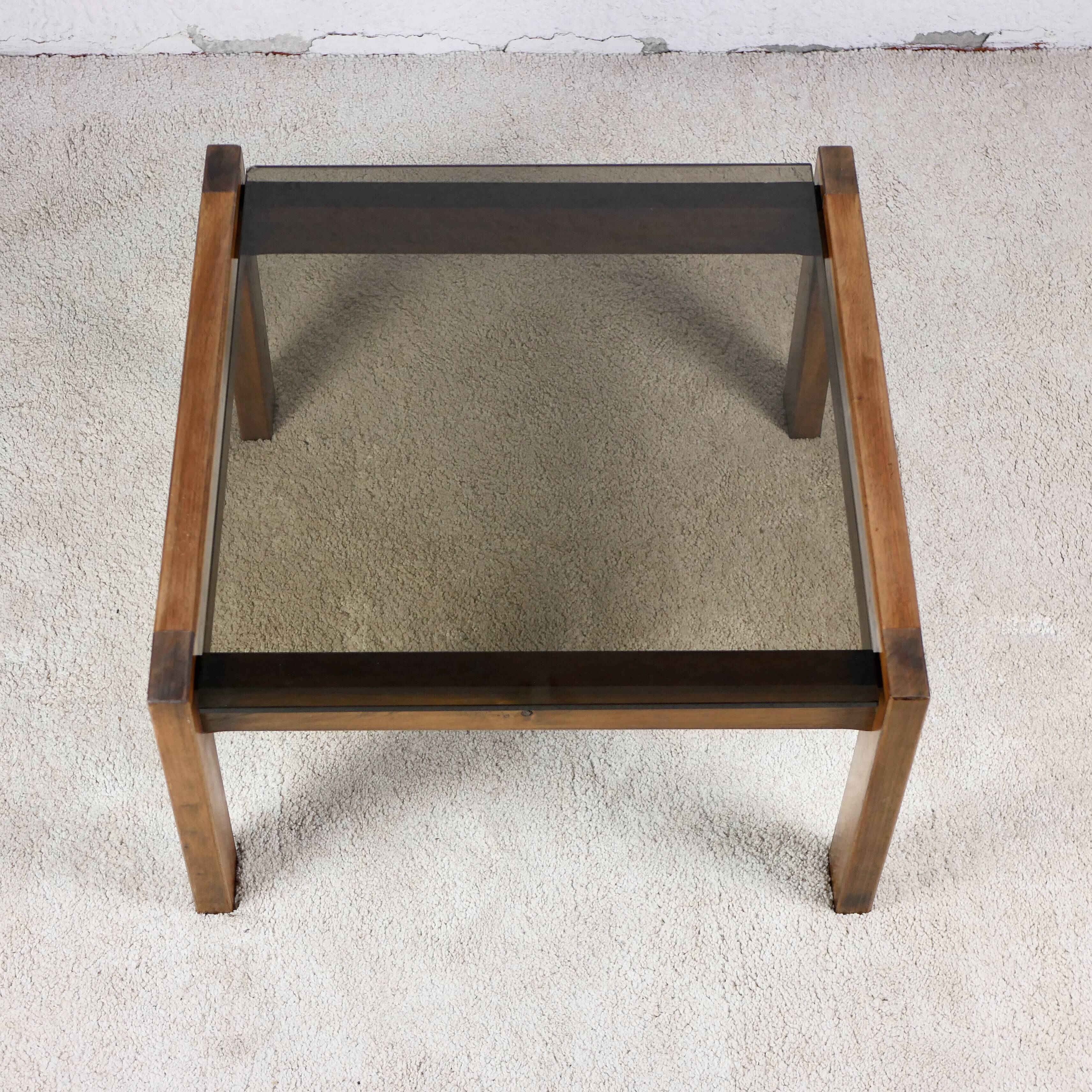 Coffee table in wood and smoked glass