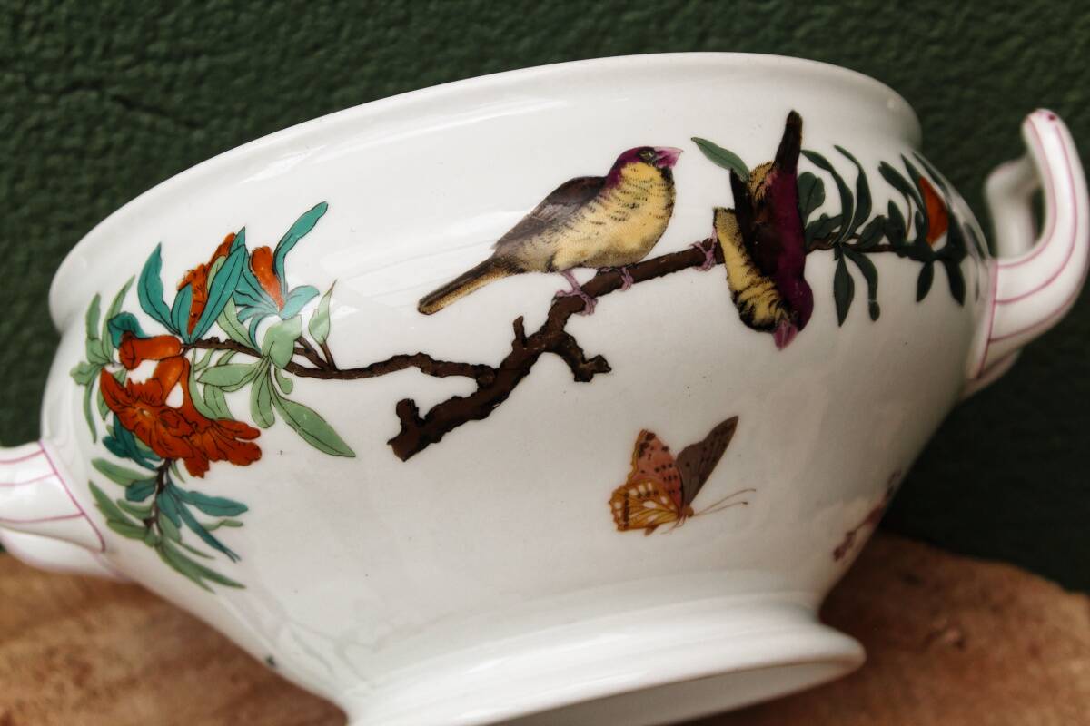 Pillivuyt porcelain tureen, gold medal 1867