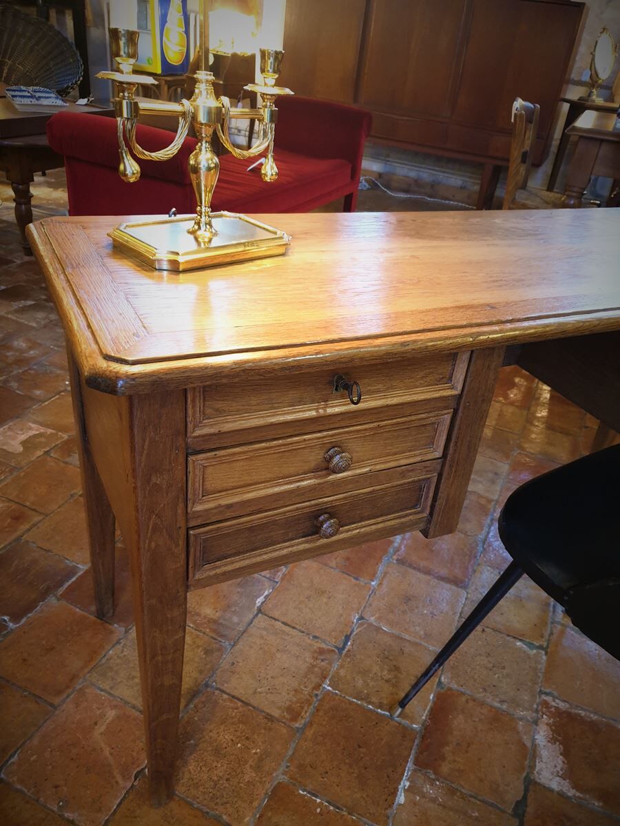 Former pharmacist desk