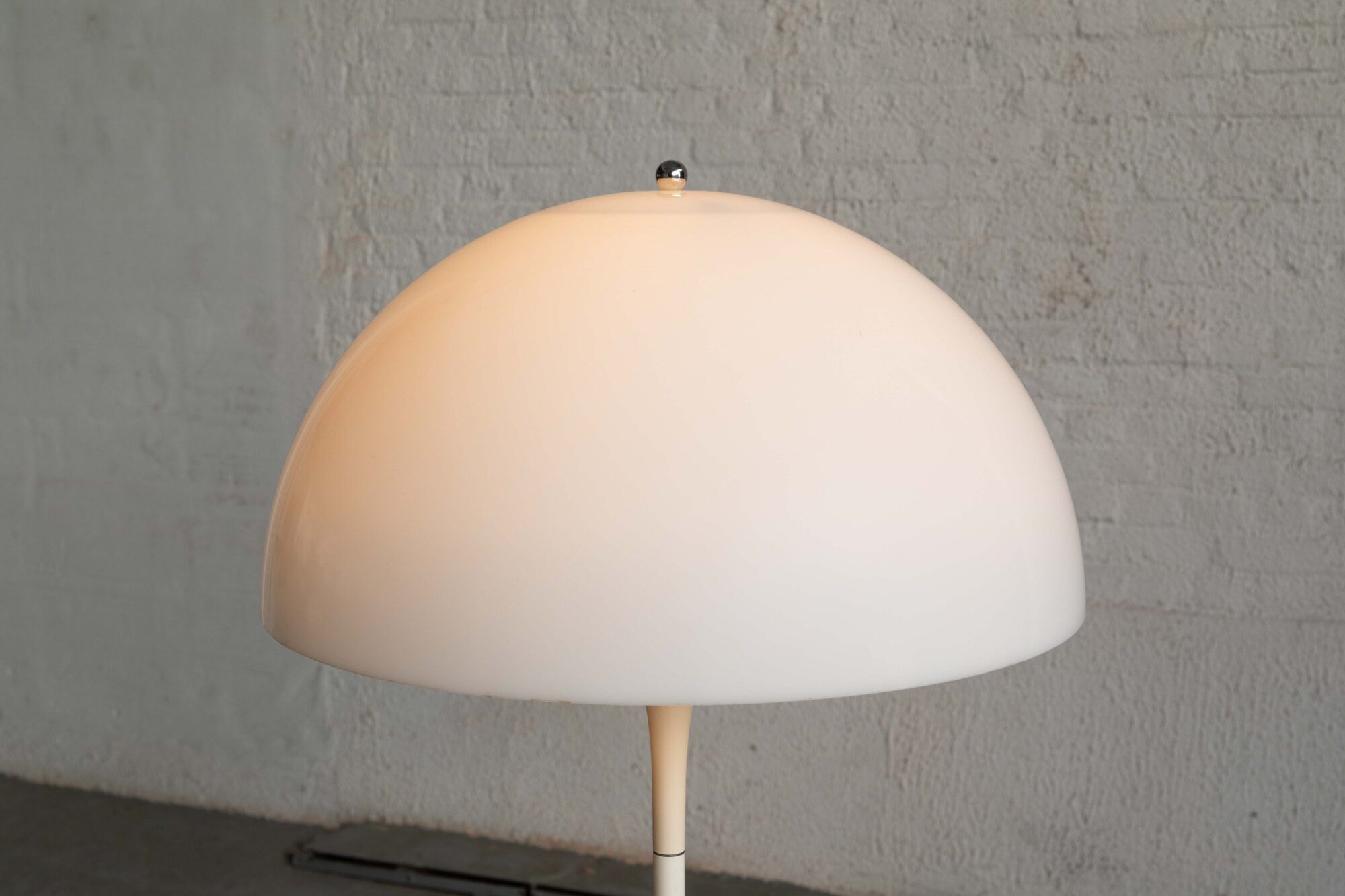 Lampe sur pied 'Panthella' de Verner Panton