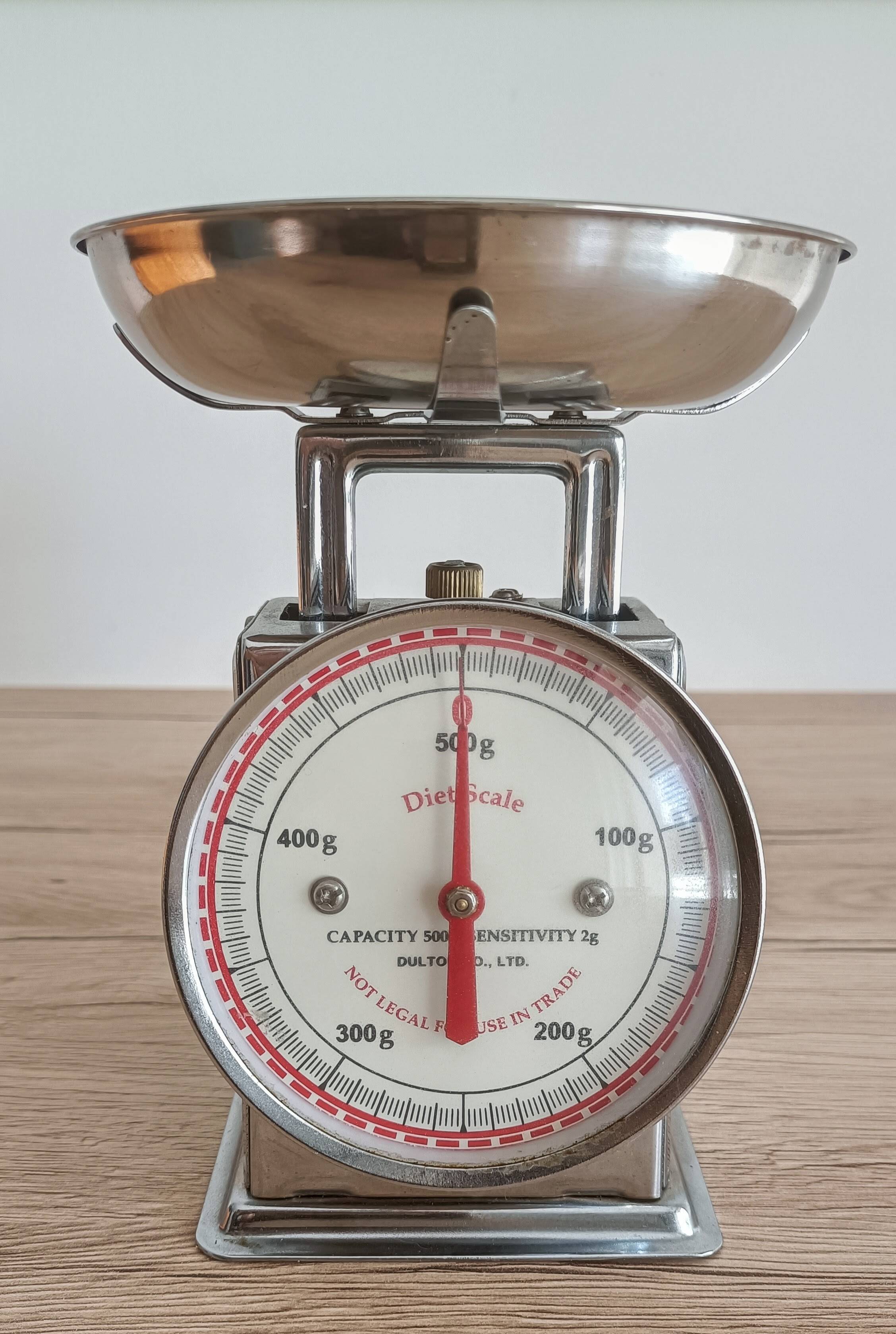 Yasu Sasamoto metal kitchen scale - Dulton - vintage