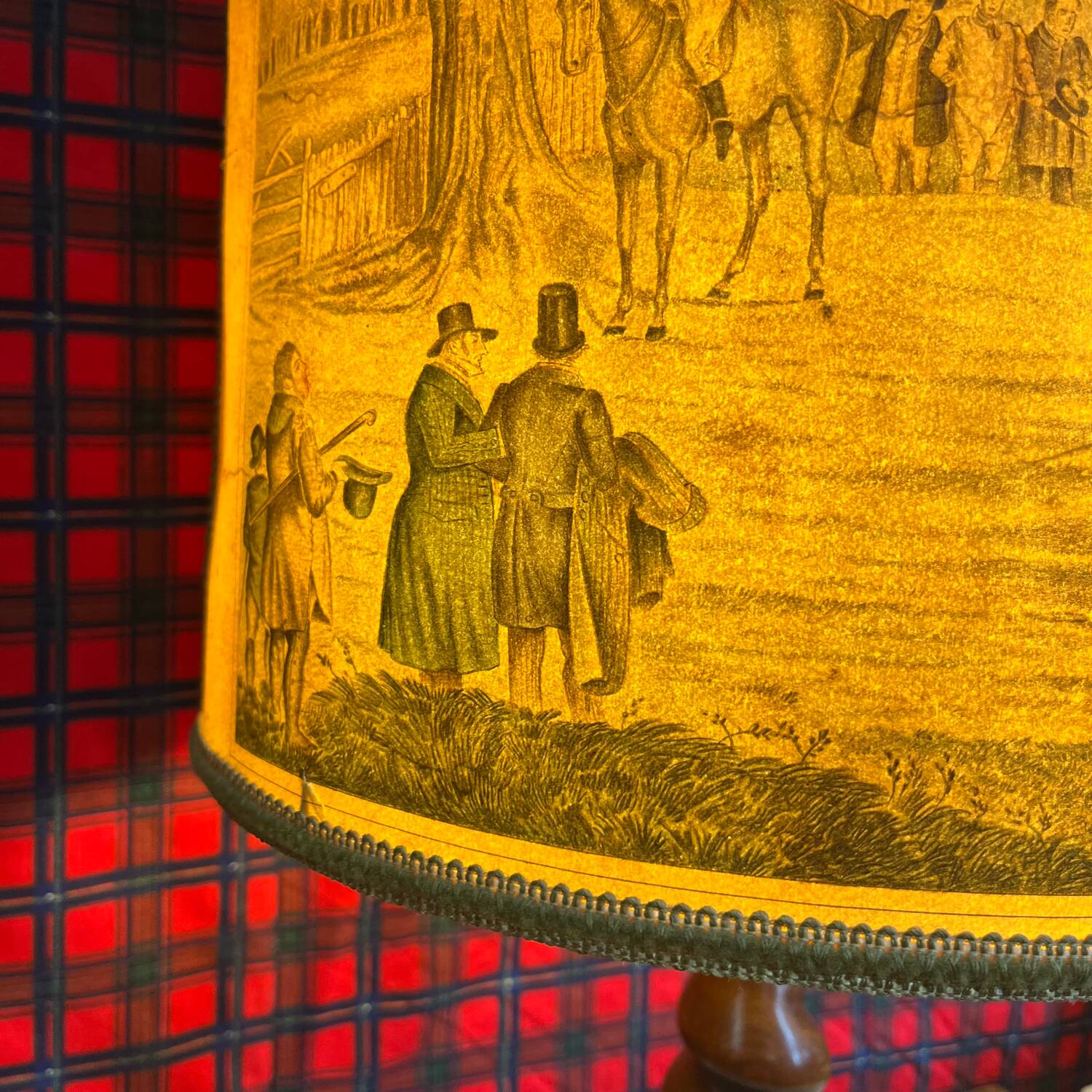 English Engraving Lamp