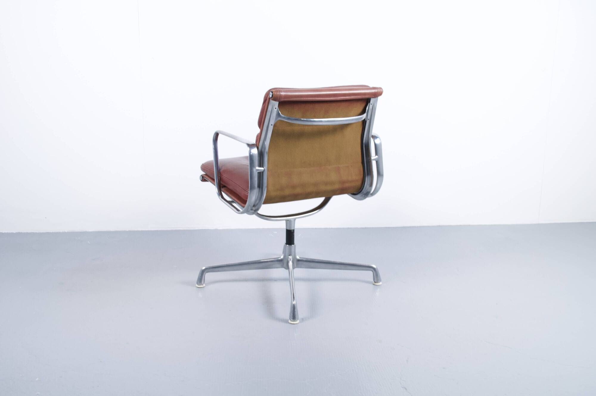 EAMES ARMCHAIR HERMAN MILLER ICF SOFT PAD EA 208 1970s