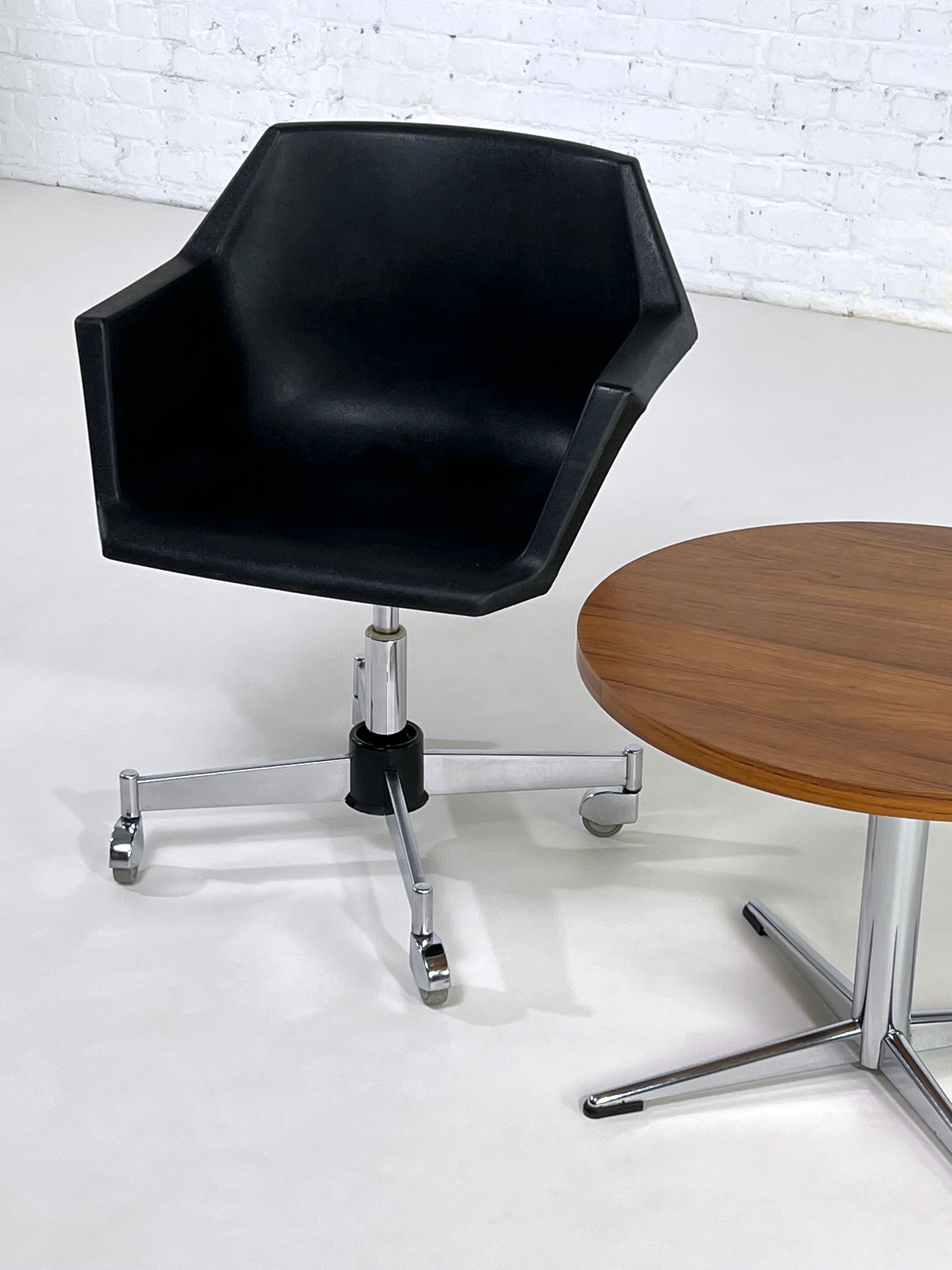 Round coffee table 50s - 60s