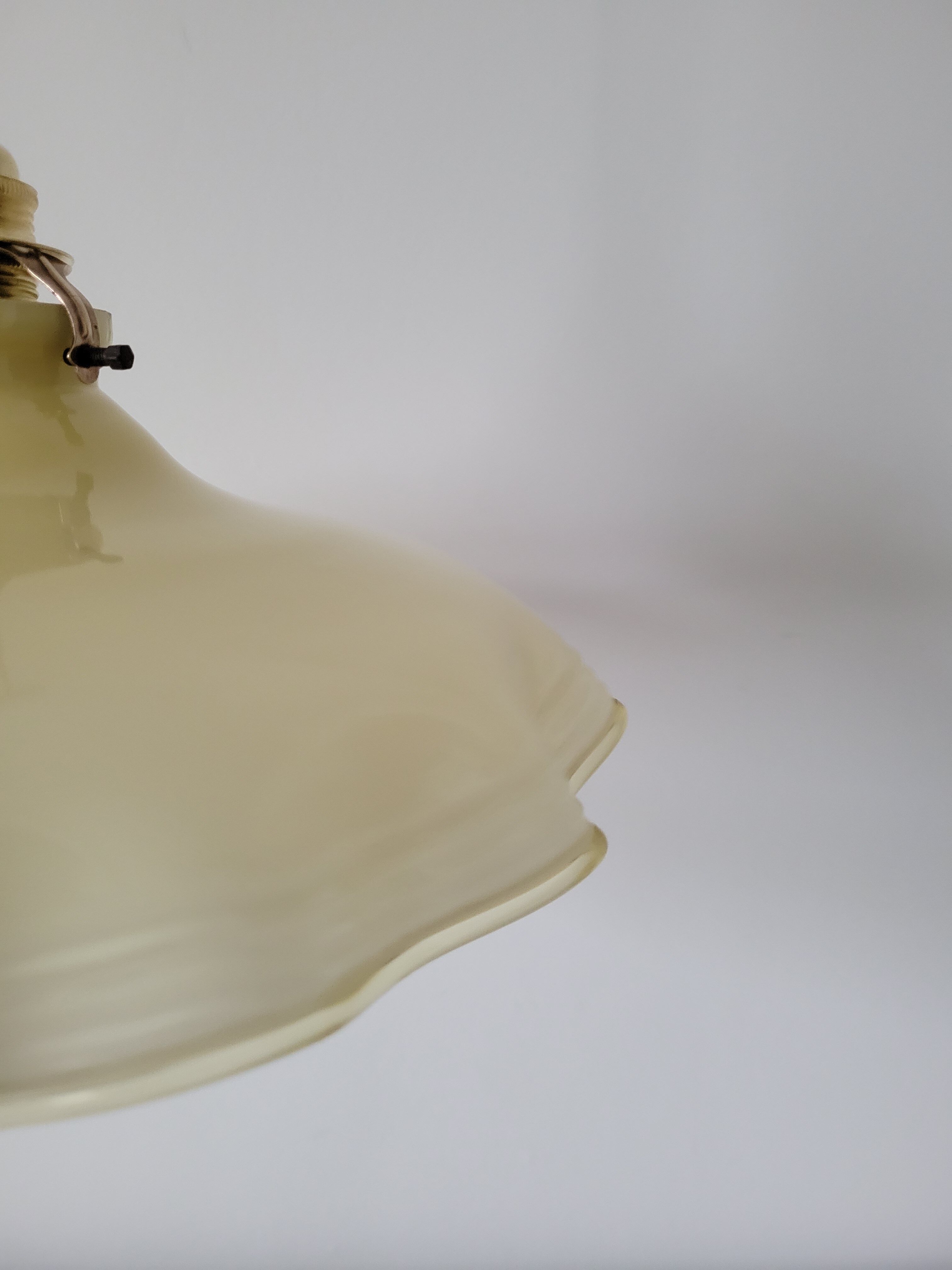 Yellow opaline suspension