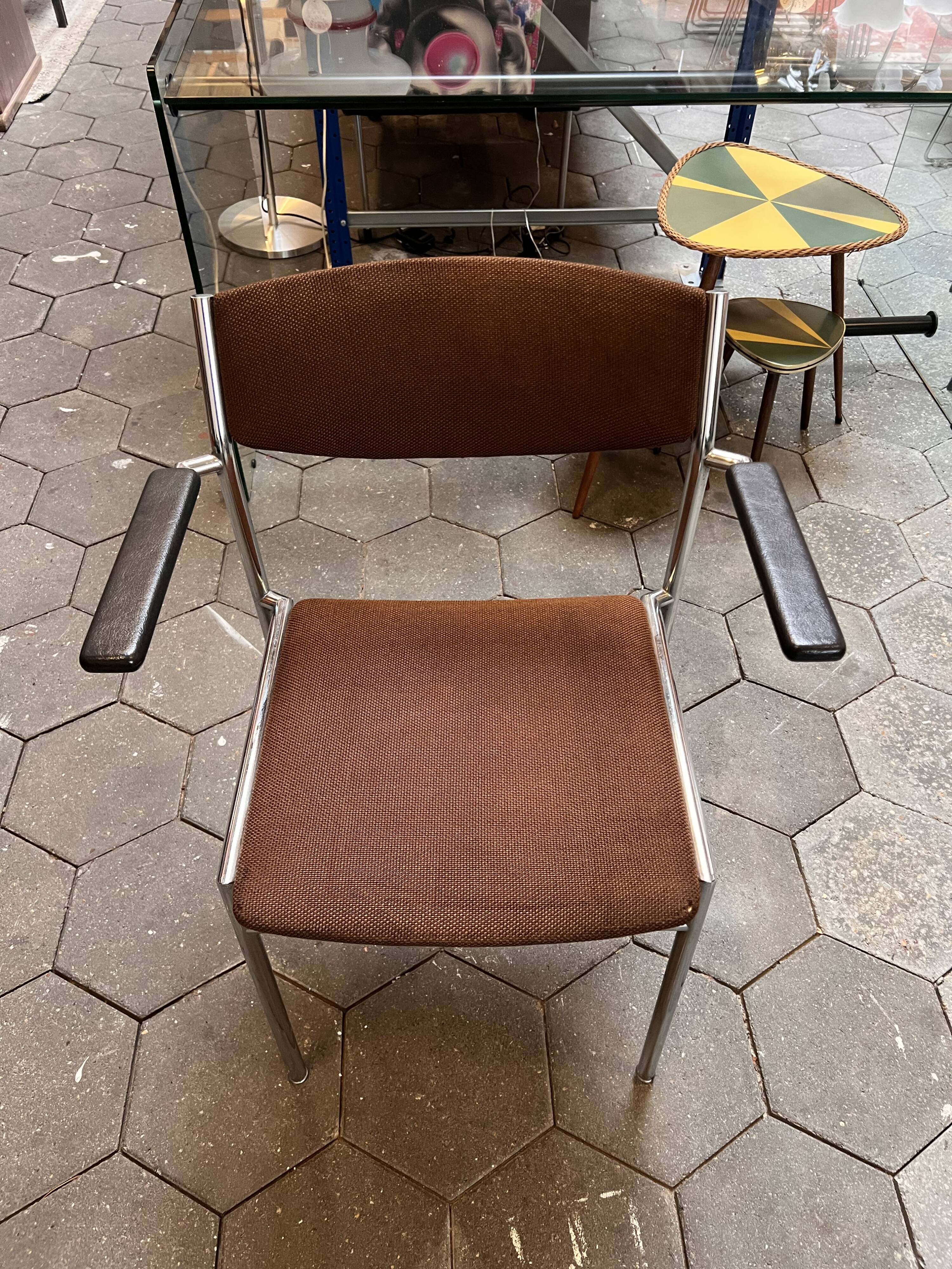 Set of 6 stackable chairs in rust colour by Gijs van der Sluis, 1970s.