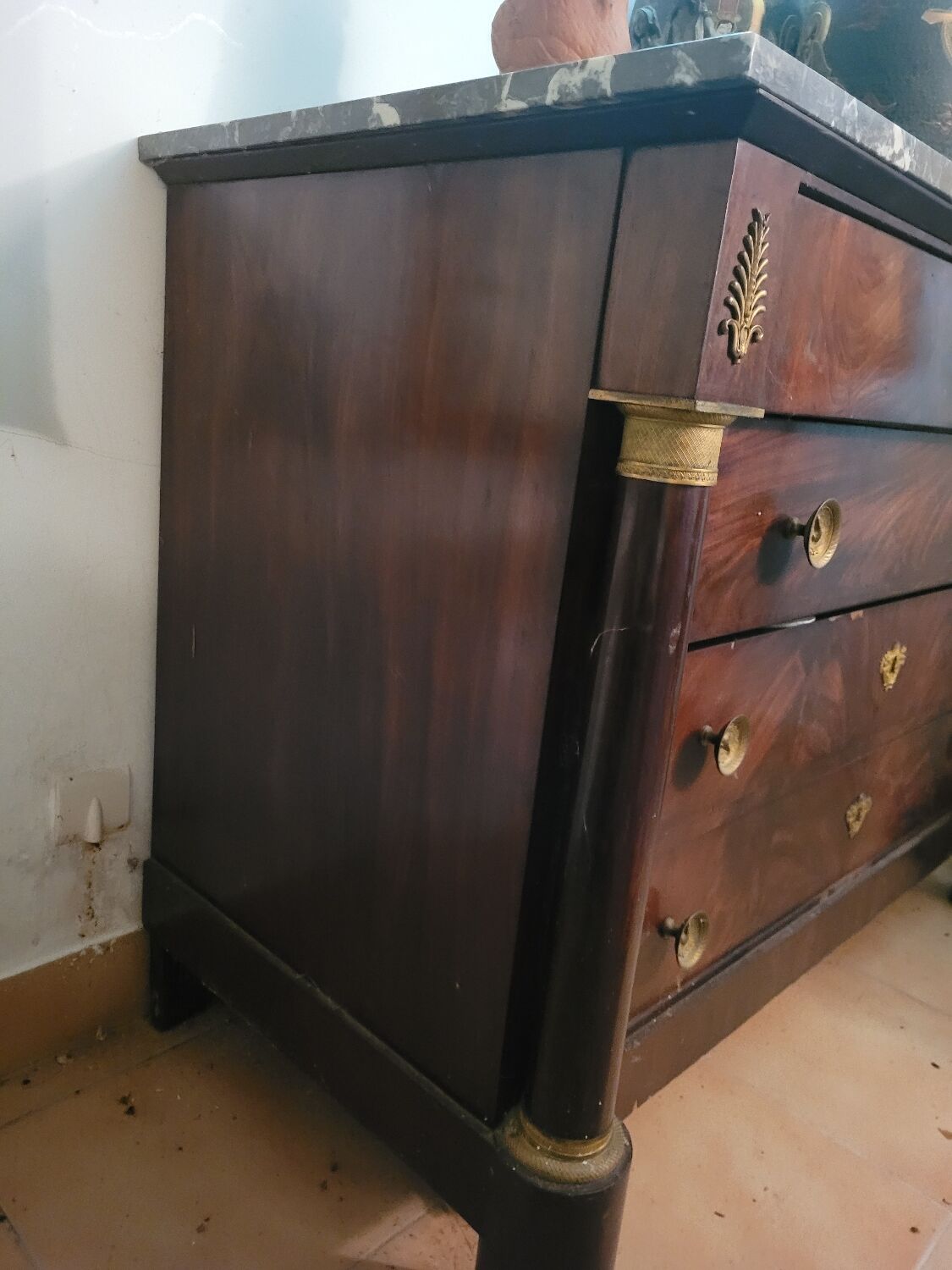 Commode empire