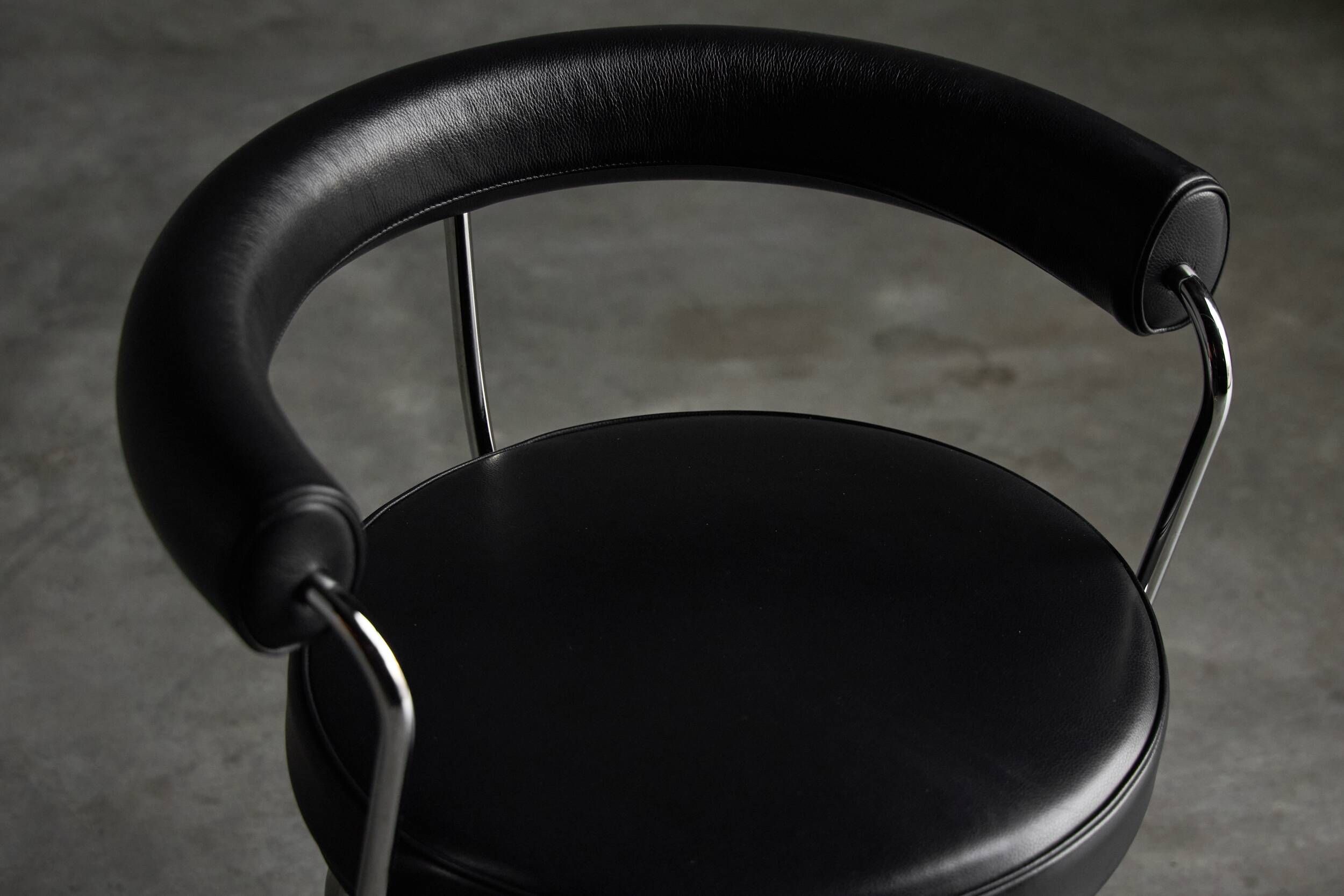 LC7 chairs by Charlotte Perriand, Le Corbusier and Pierre Jeanneret ...
