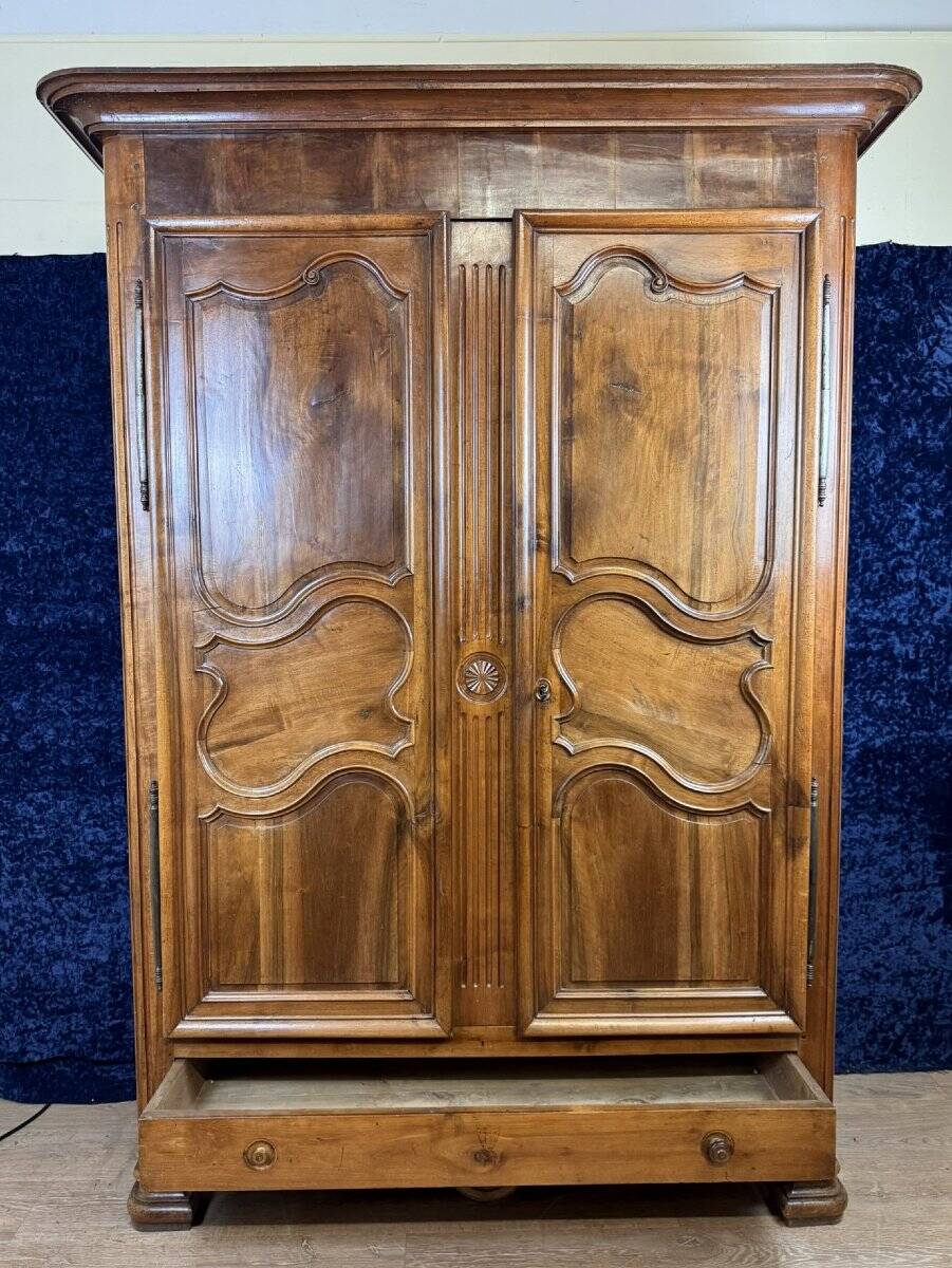 Transition period Louis XV - Louis XVI walnut wardrobe circa 1780