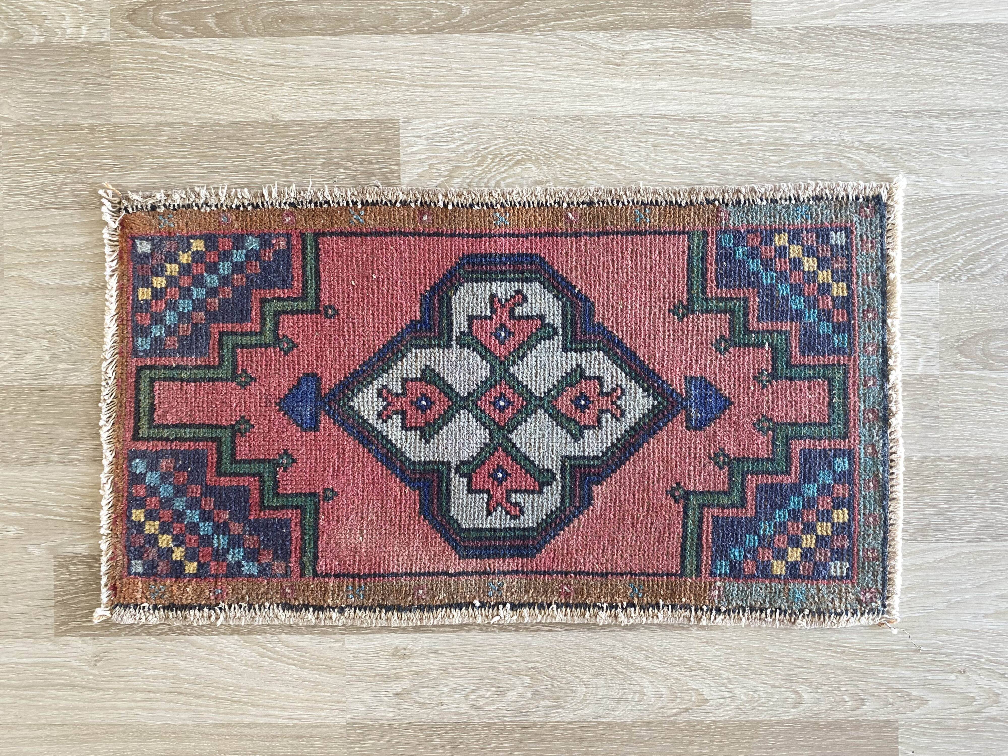 Small rug, Turkish vintage rug, Hand knotted rug,Mini door mat rug 48x85 Cm