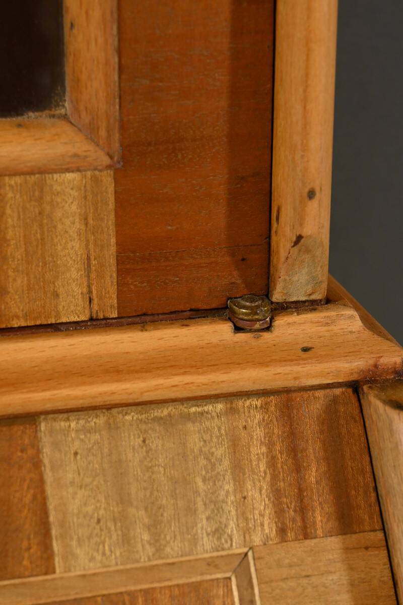 Scriban Showcase in Blond Mahogany, England – 1960