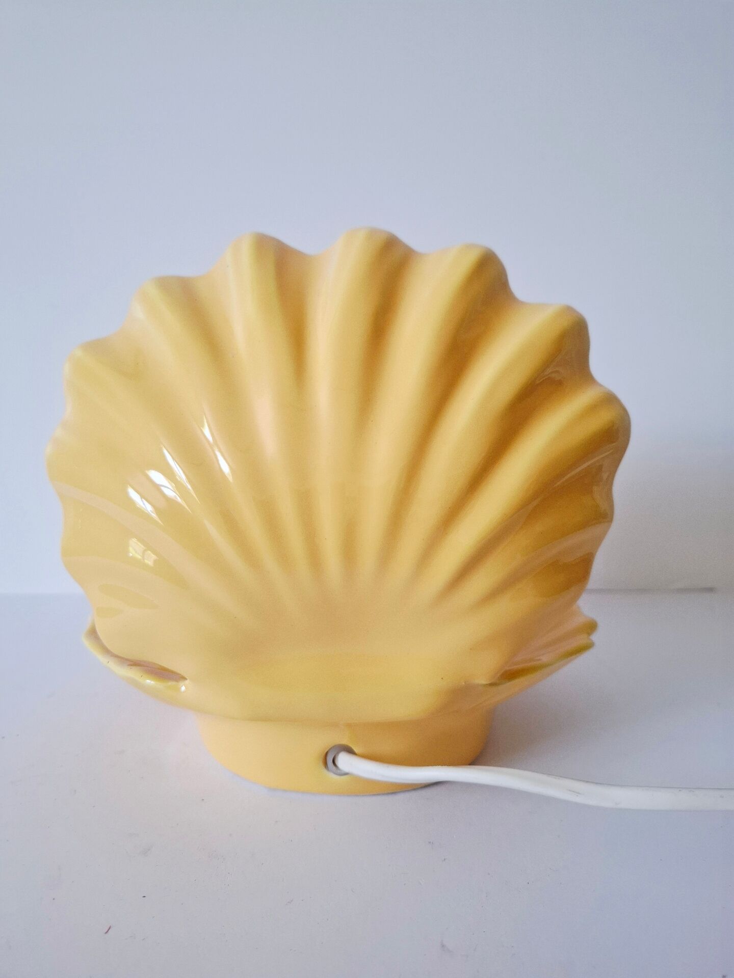 Vintage shell ceramic lamp
