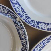 Set of 3 iron earth flat plates Faïencerie Niderviller. Blue and white “Art Deco” decor.