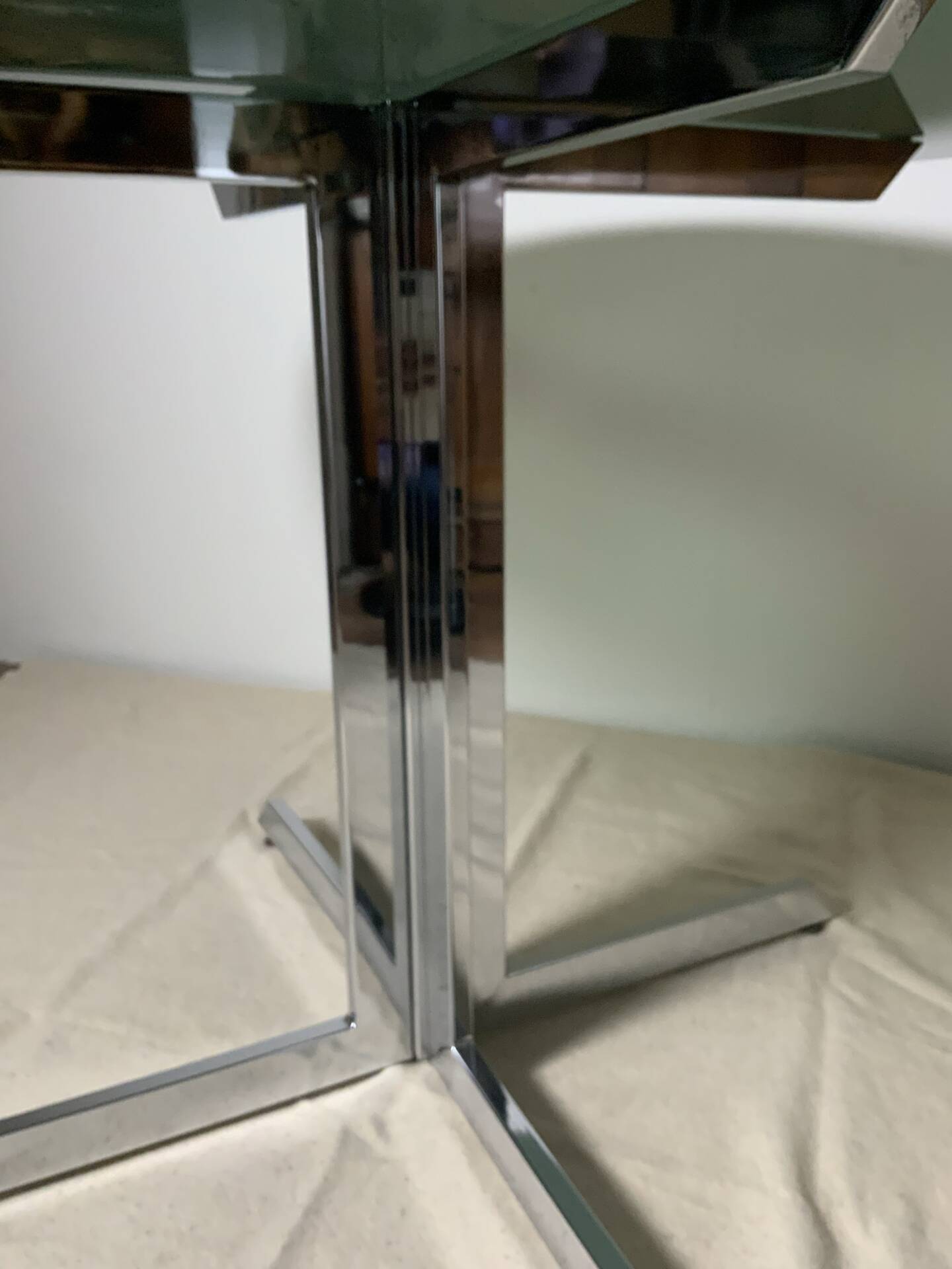 Glass dining table 70.