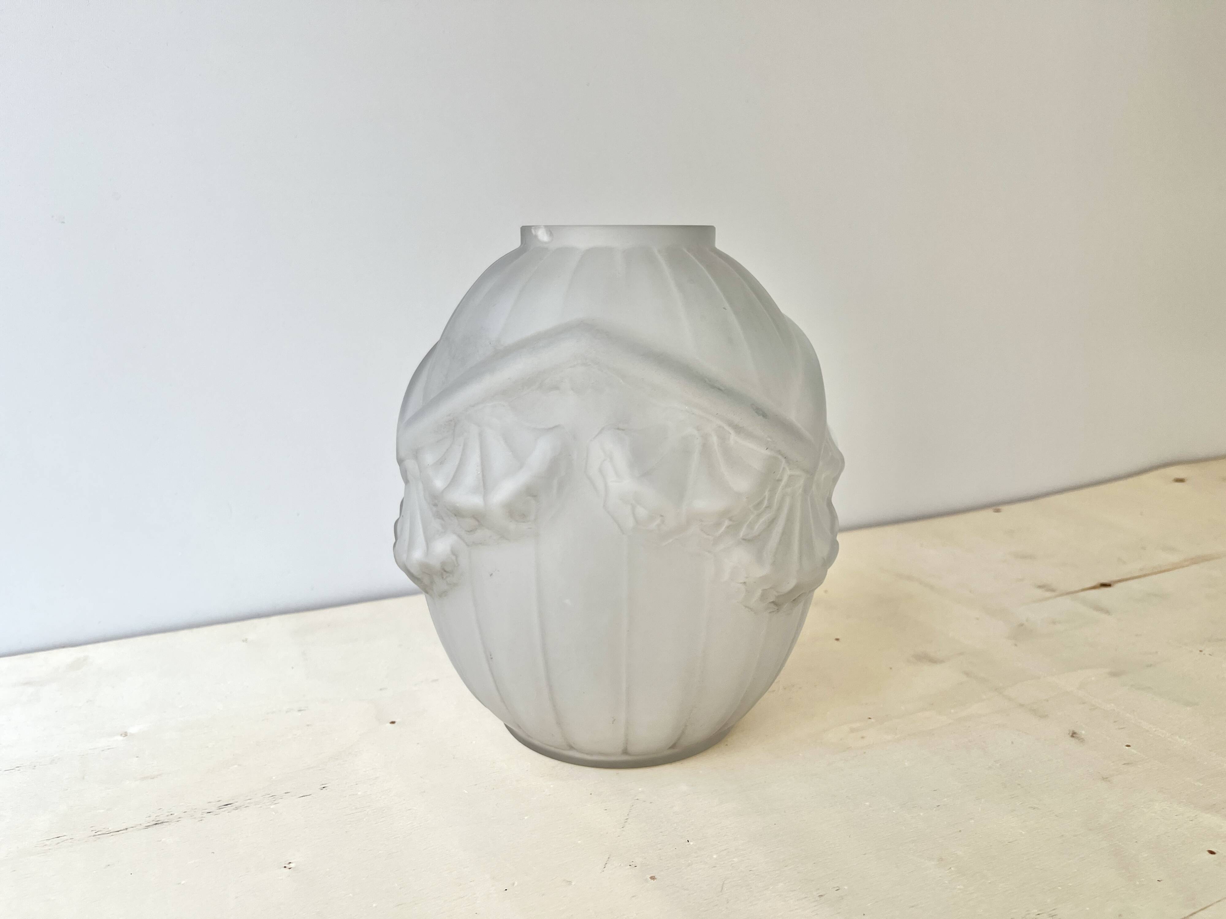 Antique Art Deco vase in moulded pressed glass signed Verçais Schneider.