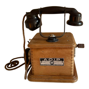 Téléphone en bois vintage années