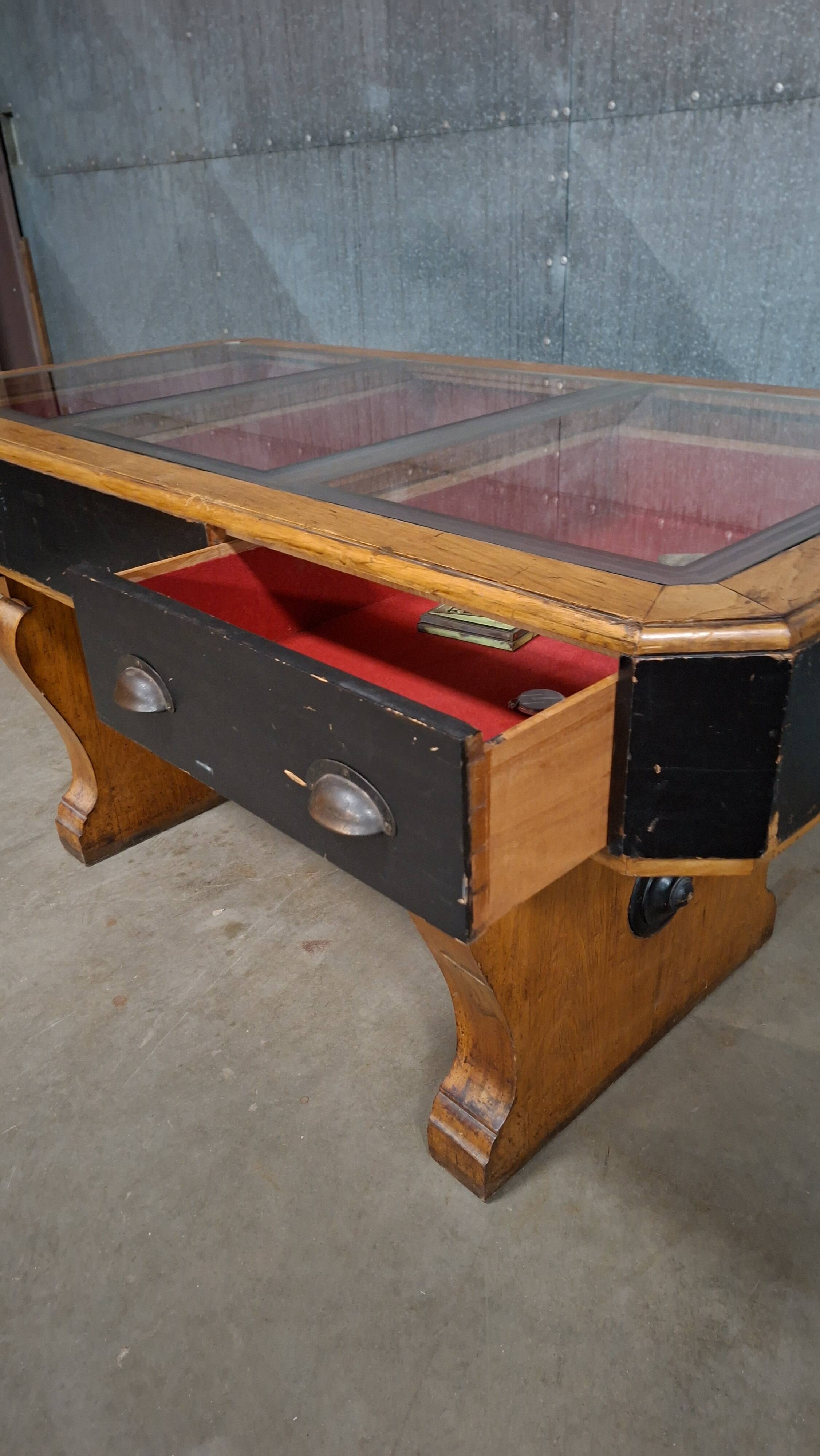 Table vitrine / table de présentation / comptoir avec tiroirs