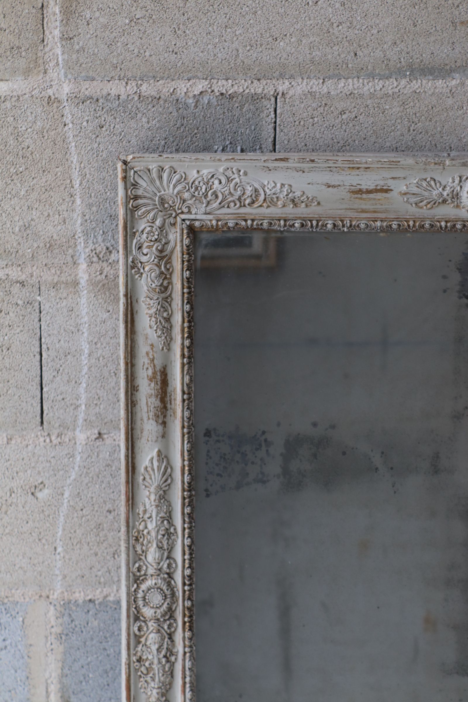 Large mirror early 19th old in patinated wood and mercury