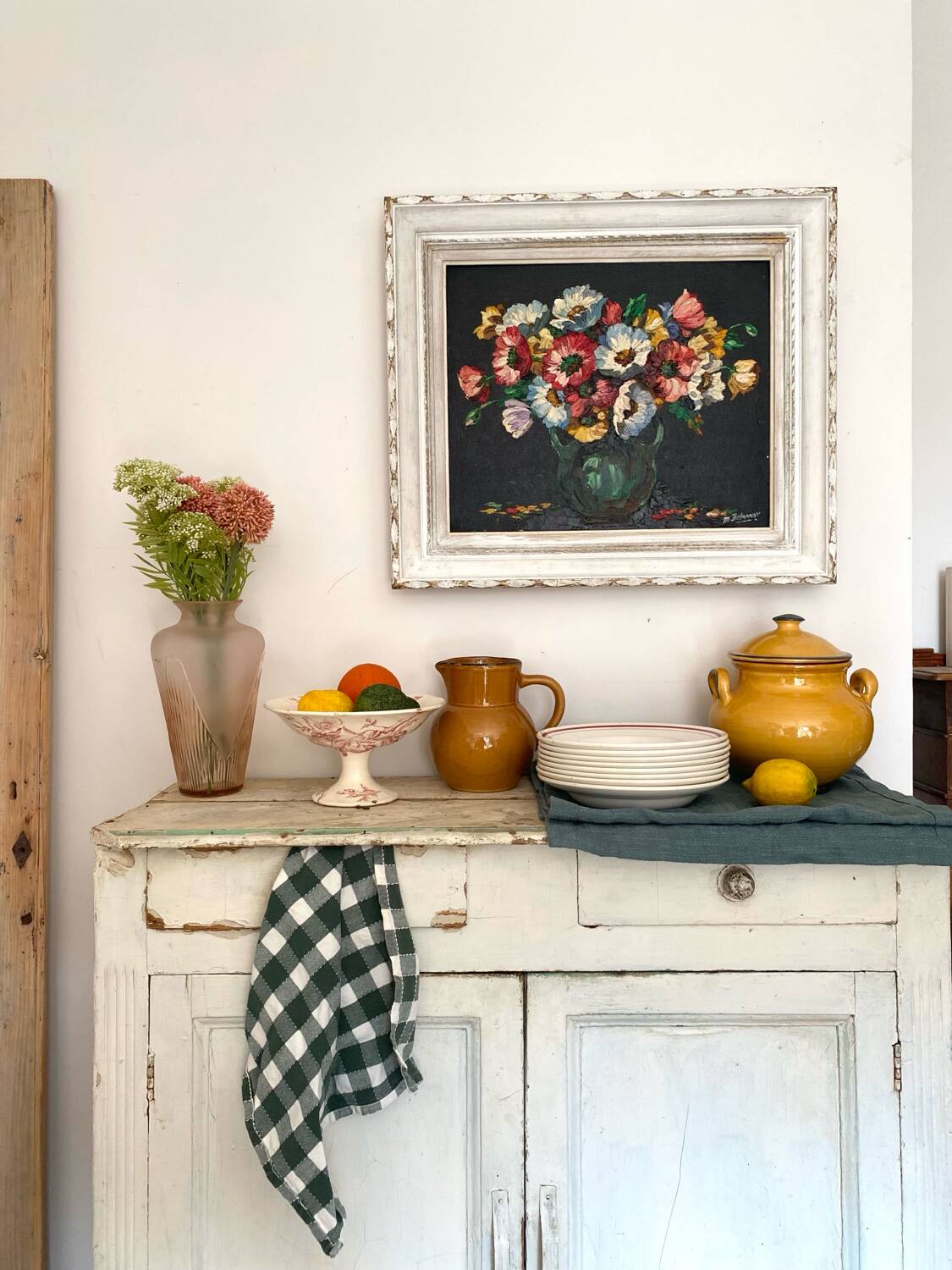 Old oil on canvas depicting a bouquet of flowers