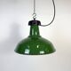 Lampe à suspension industrielle en émail vert, années 1960