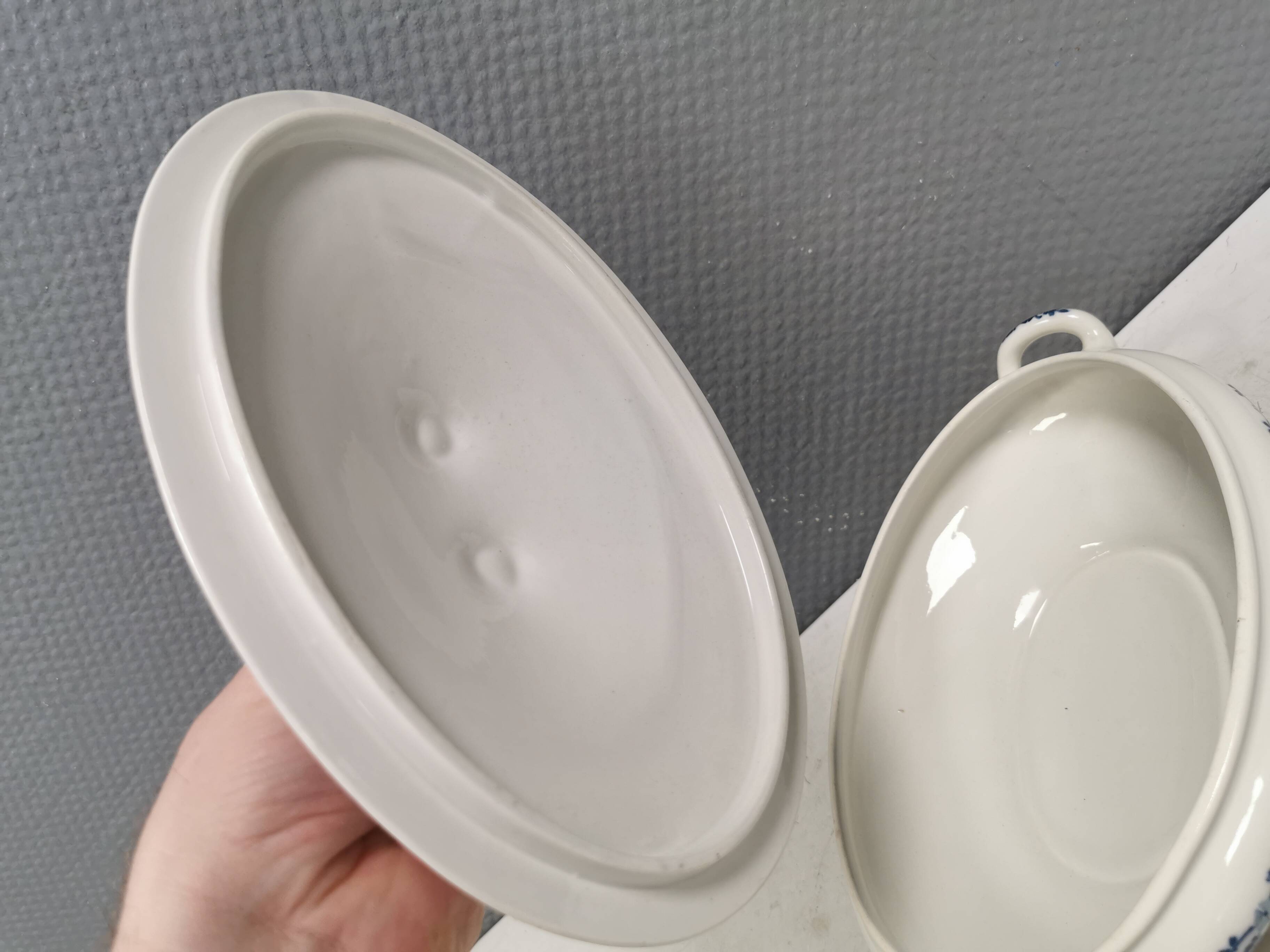 A very old Villeroy & Boch soup tureen. From about 1910-1920.