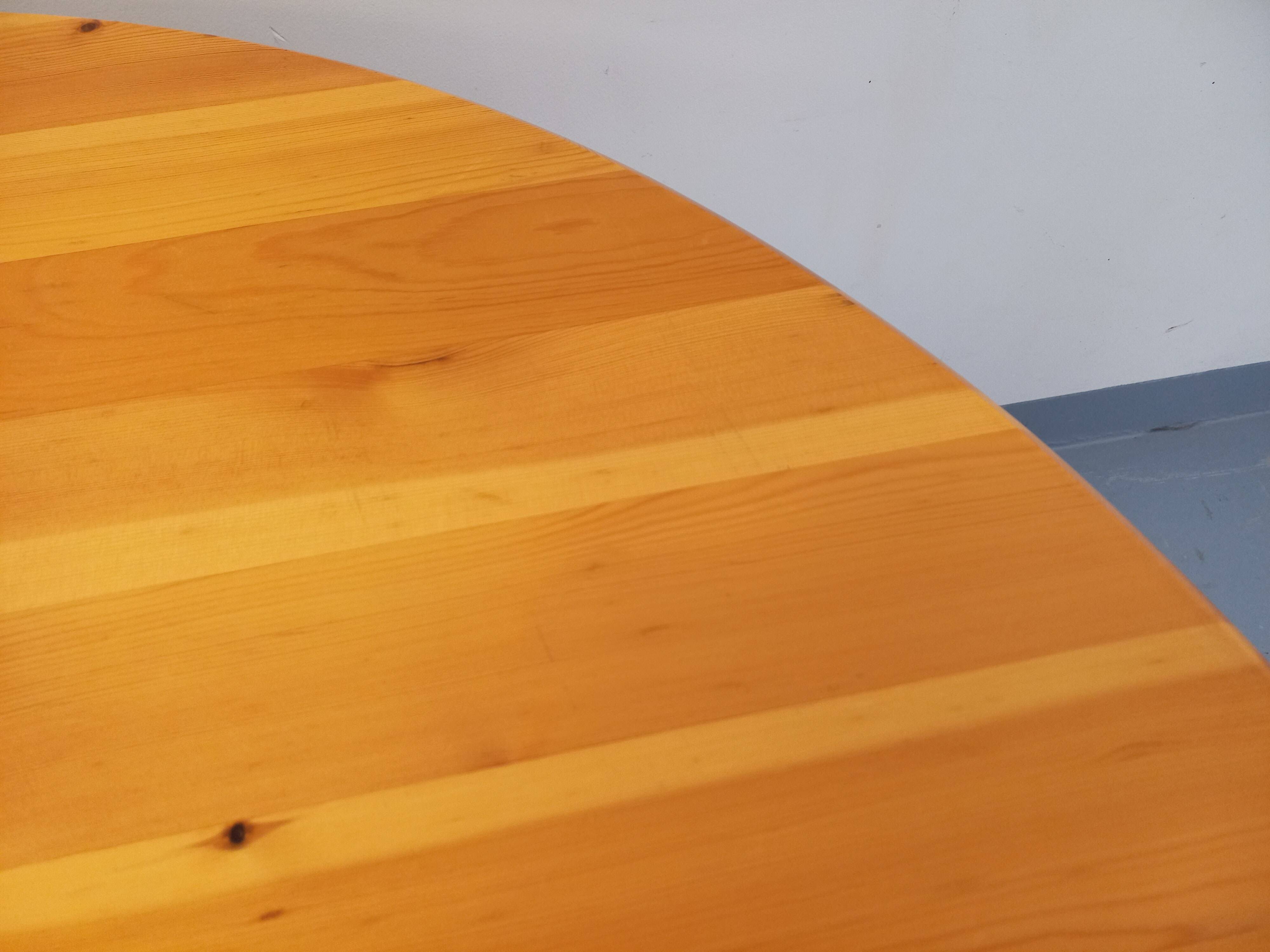 Vintage Scandinavian round dining table Rainer Daumiller in pine.
