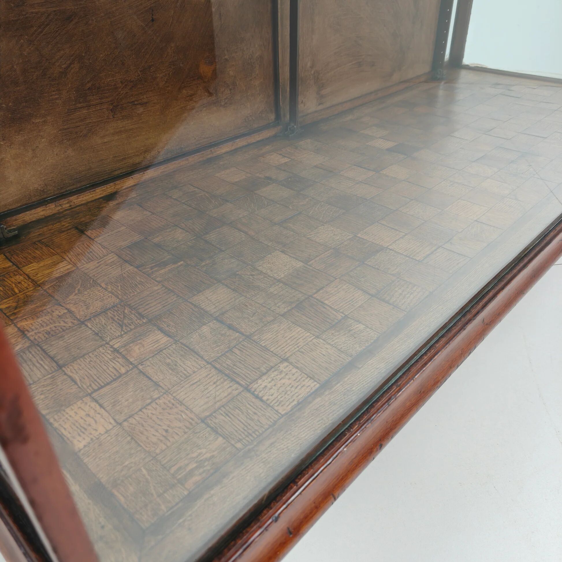 English shop display / shop counter (1910–1920)