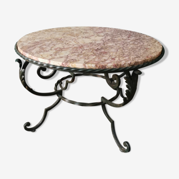 Coffee table, pedestal table in pink marble and wrought iron