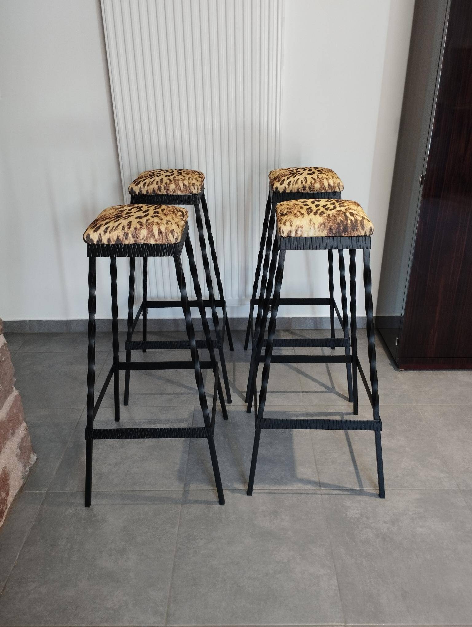 4 brutalist stools from the 1950s