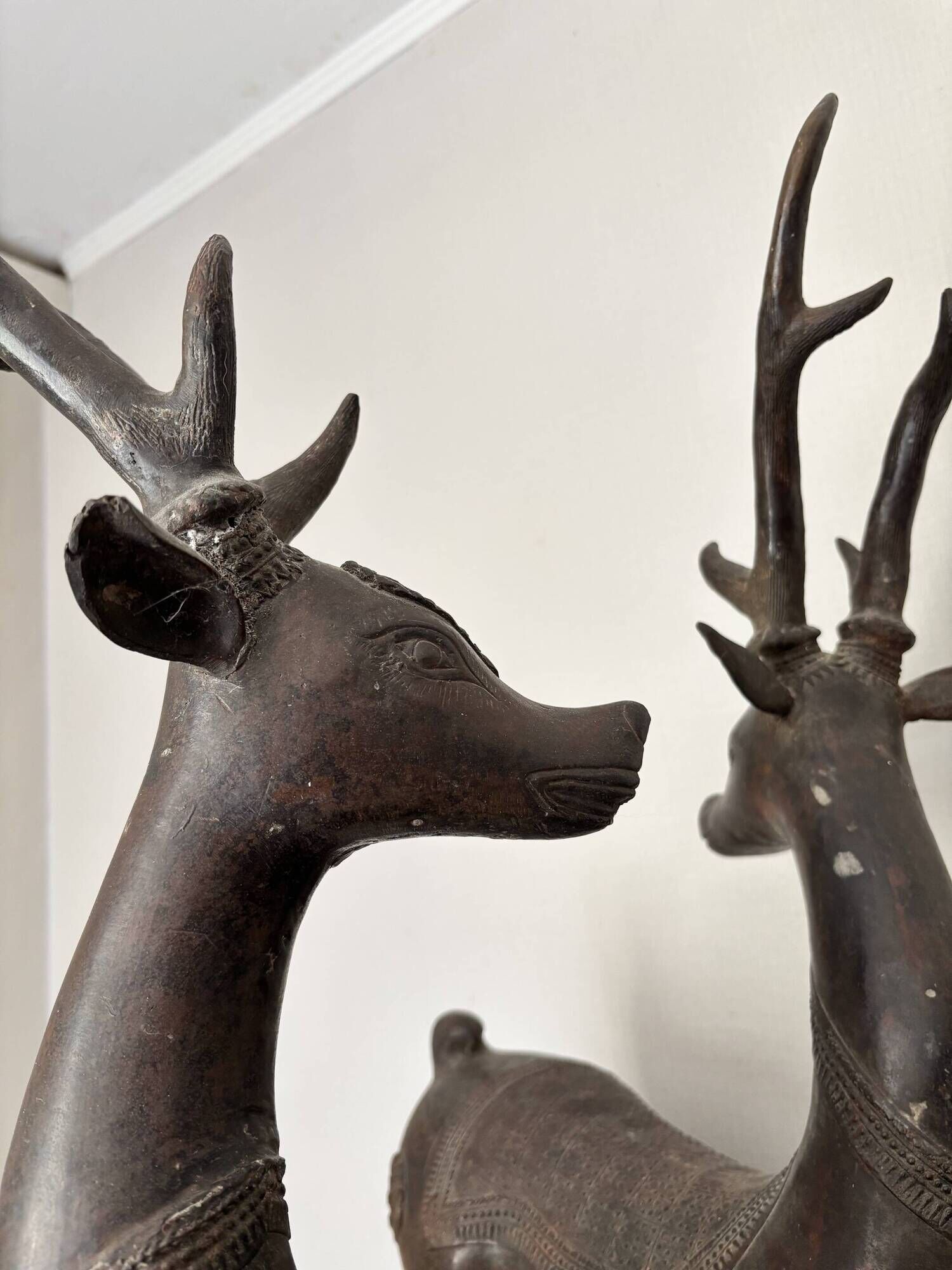 Solid bronze deer 20kg (1979), with period sales certificate.