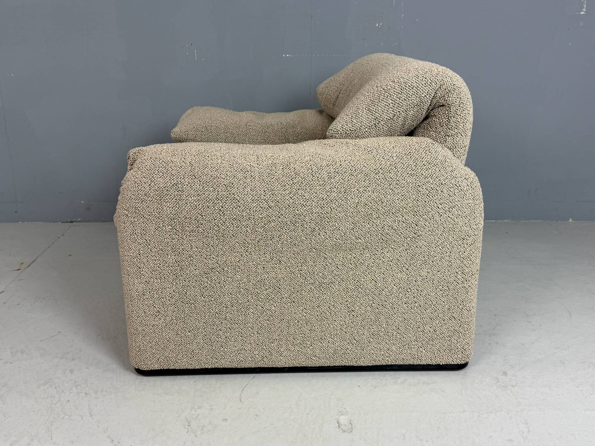 Vico Magistretti Maralunga reupholstered lounge chair for Cassina, 1980s
