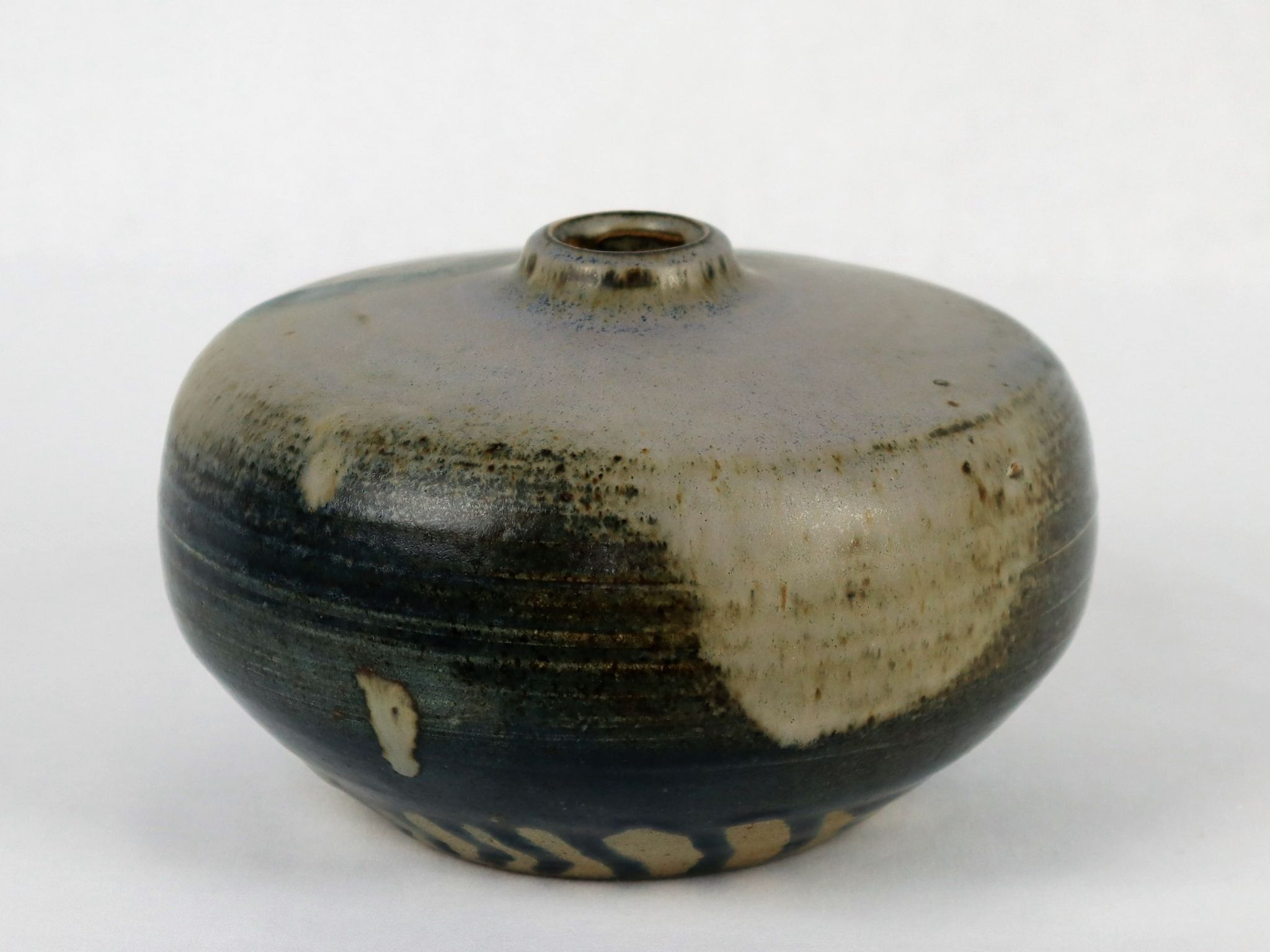 Basil vase in sandstone 1980