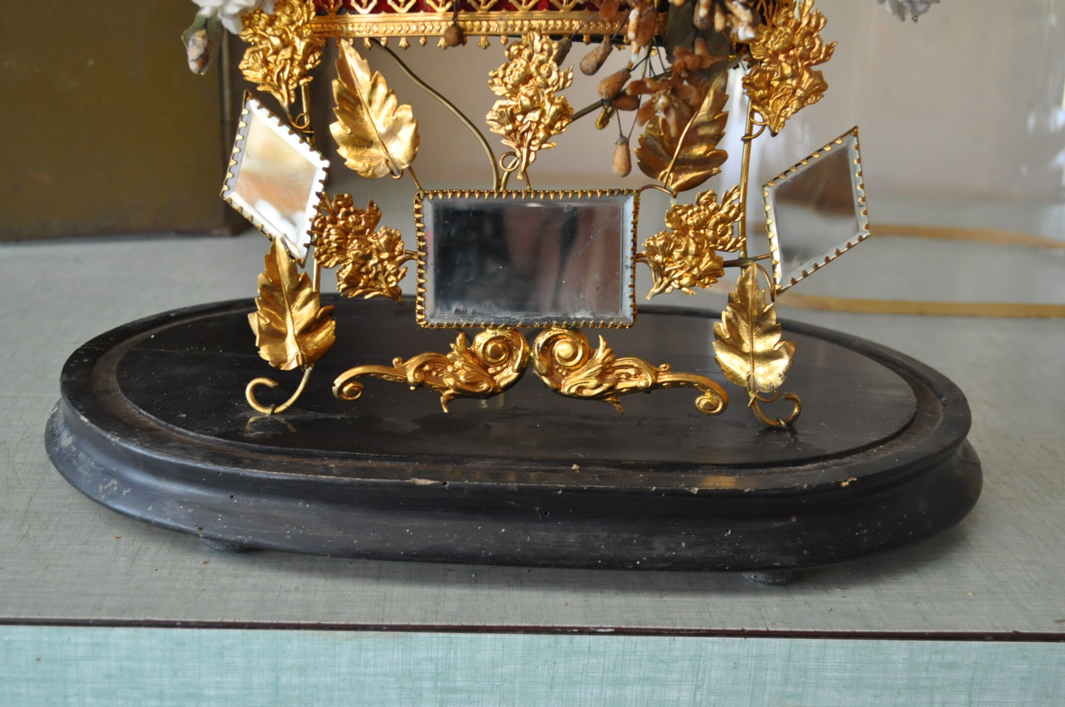 Napoleon III bridal globe complete.