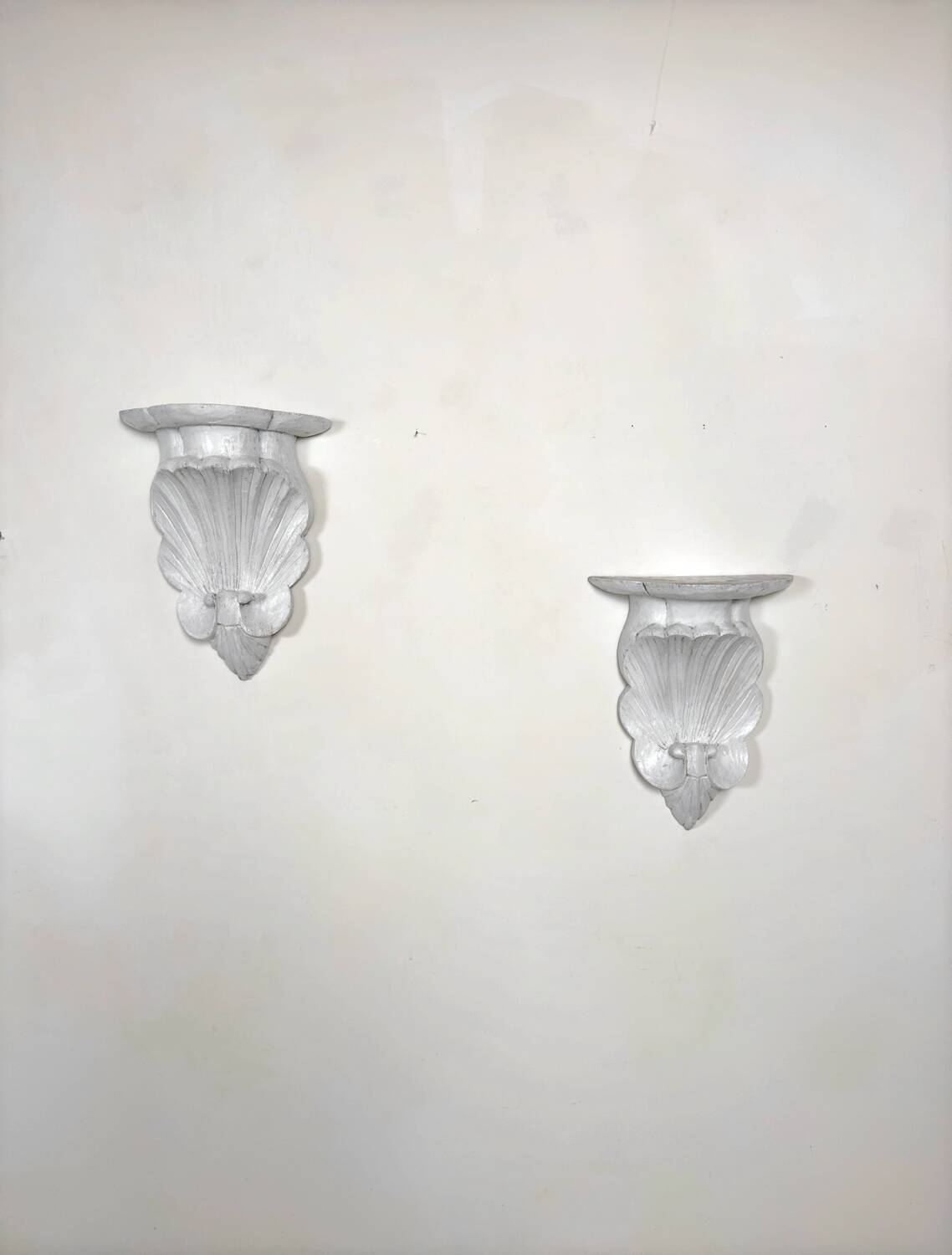 Wall shelf "Rocaille"