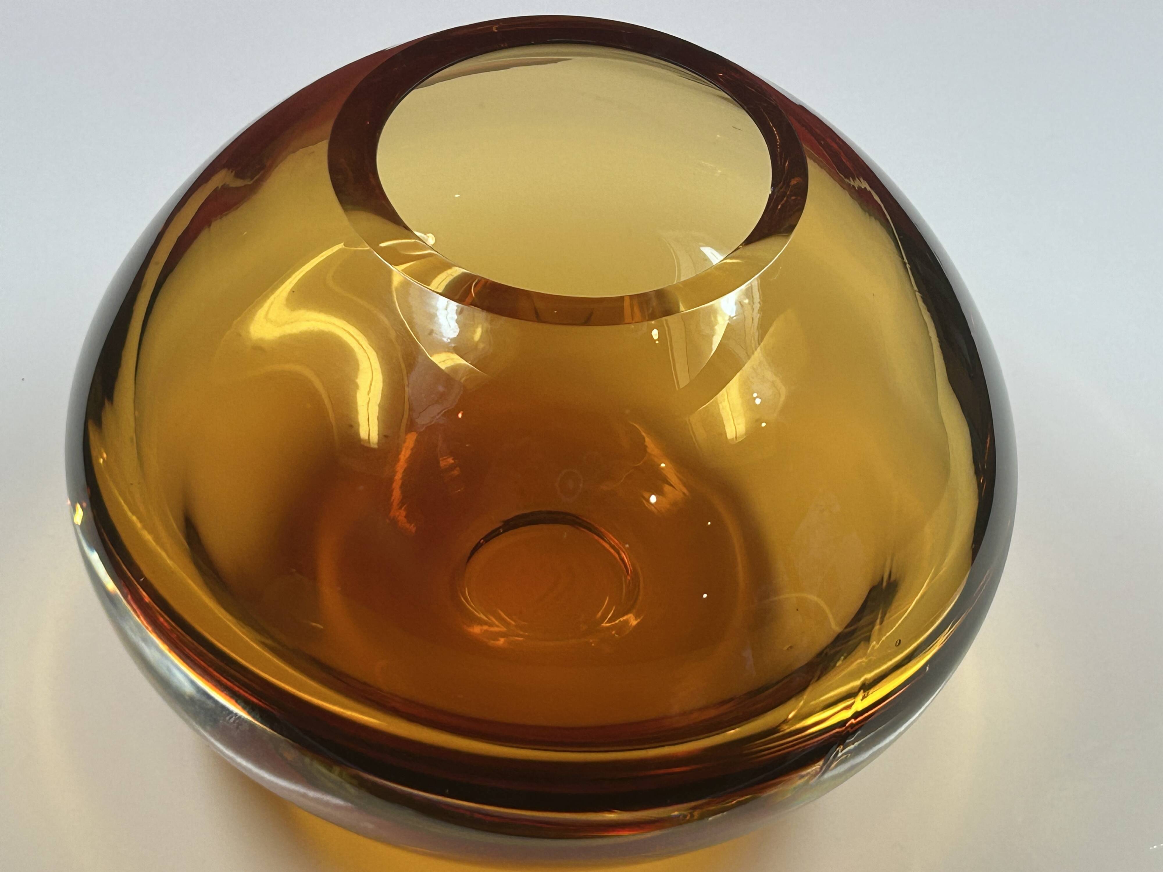 Large and heavy Murano glass vase, superb condition, 21 x 16 cm, circa 1970